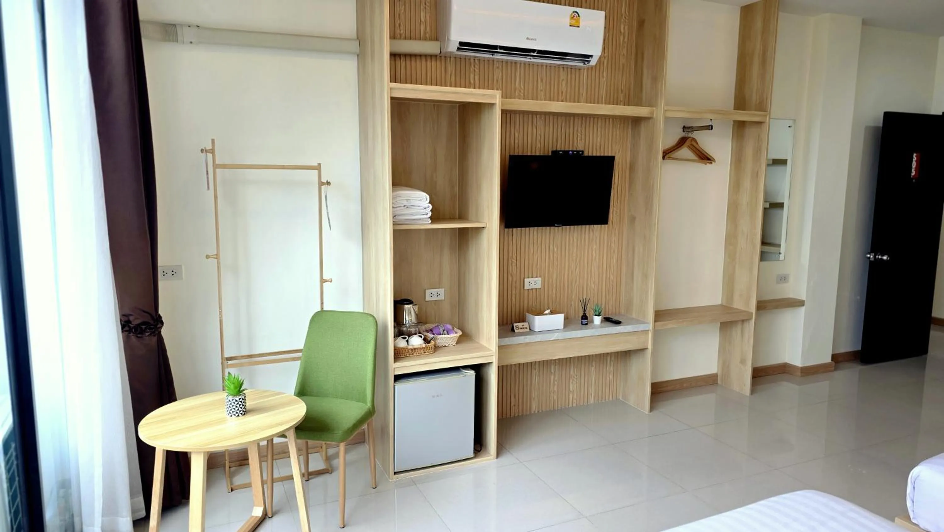 Communal lounge/ TV room in Samed Port View