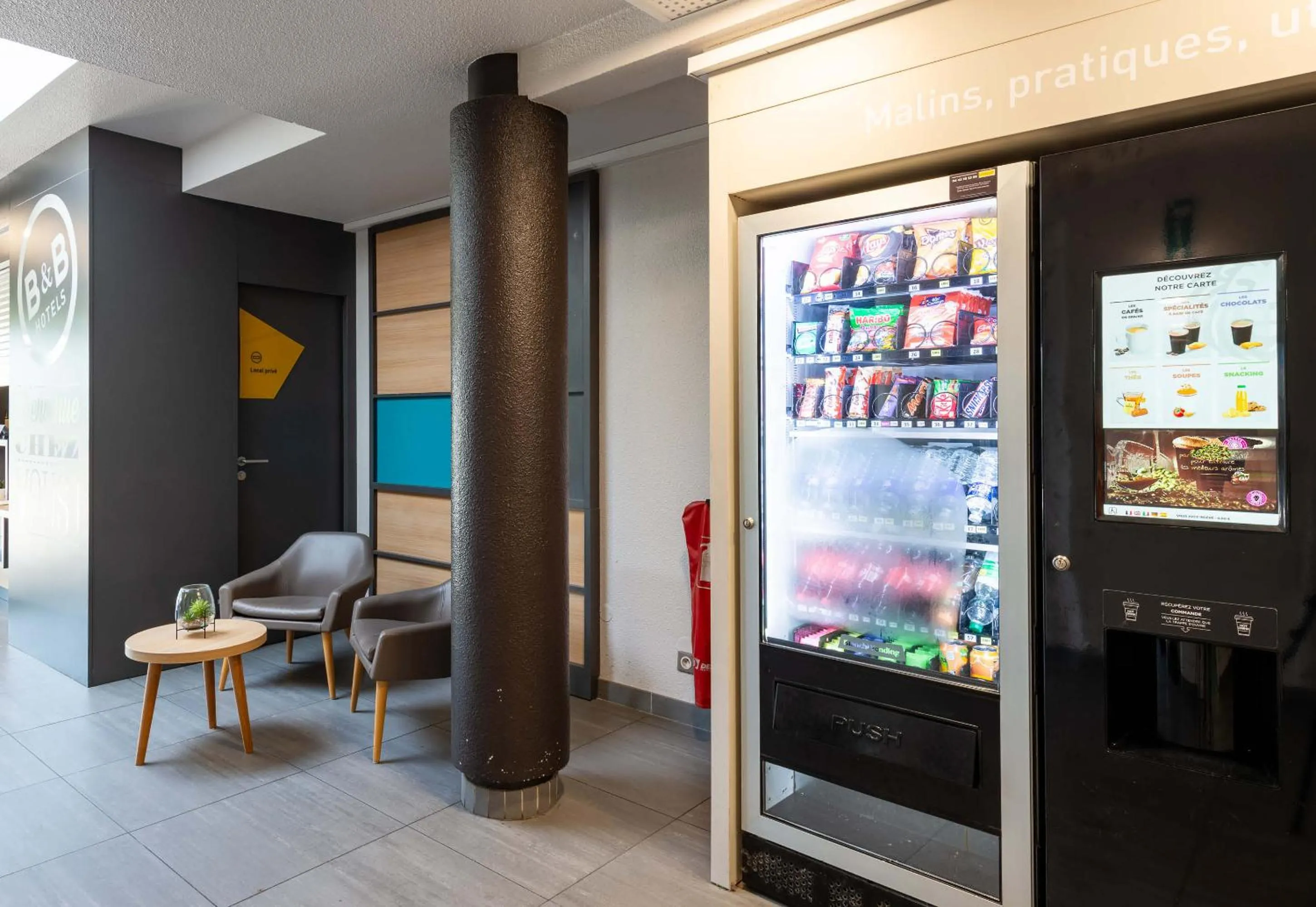 vending machine in B&B HOTEL Montélimar Nord