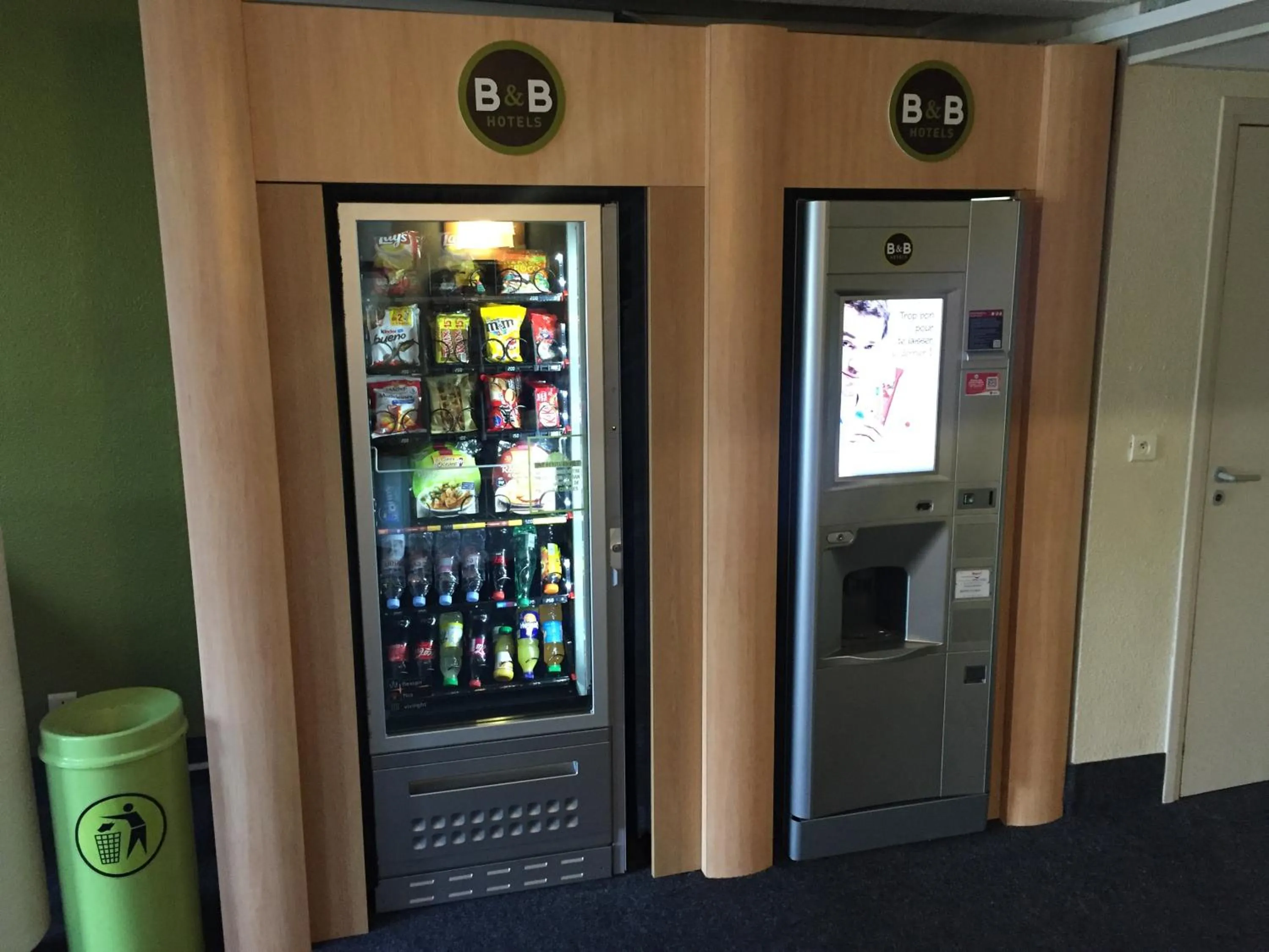 Food and drinks in B&B HOTEL Montélimar Nord