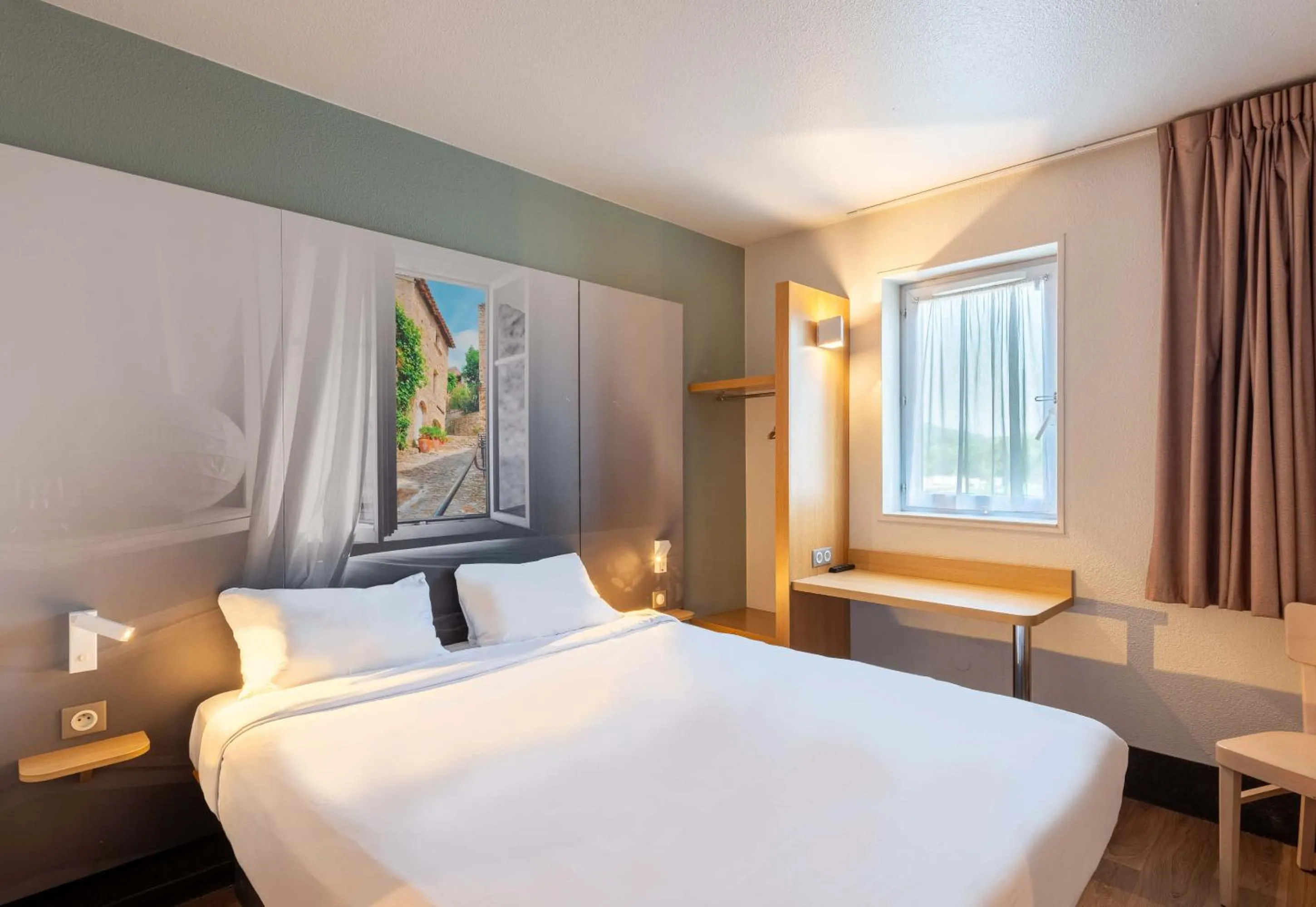 Bedroom, Bed in B&B HOTEL Montélimar Nord