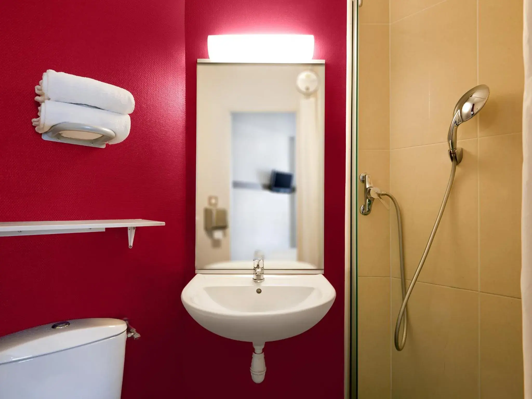 Double or Twin Room - Non-Smoking in B&B HOTEL Montélimar Nord Double or Twin Room - Non-Smoking in B&B HOTEL Montélimar Nord