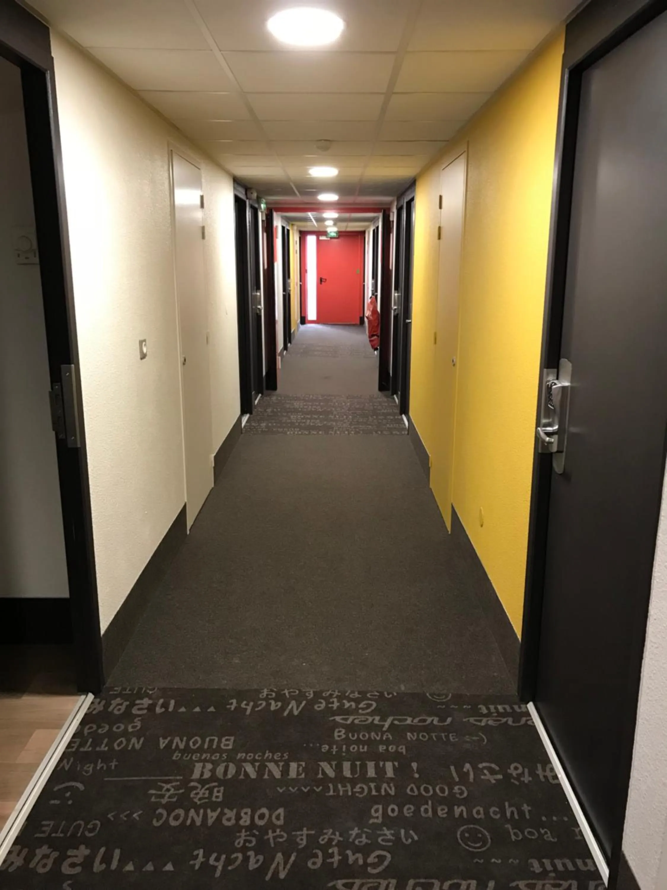 Decorative detail in B&B HOTEL Montélimar Nord