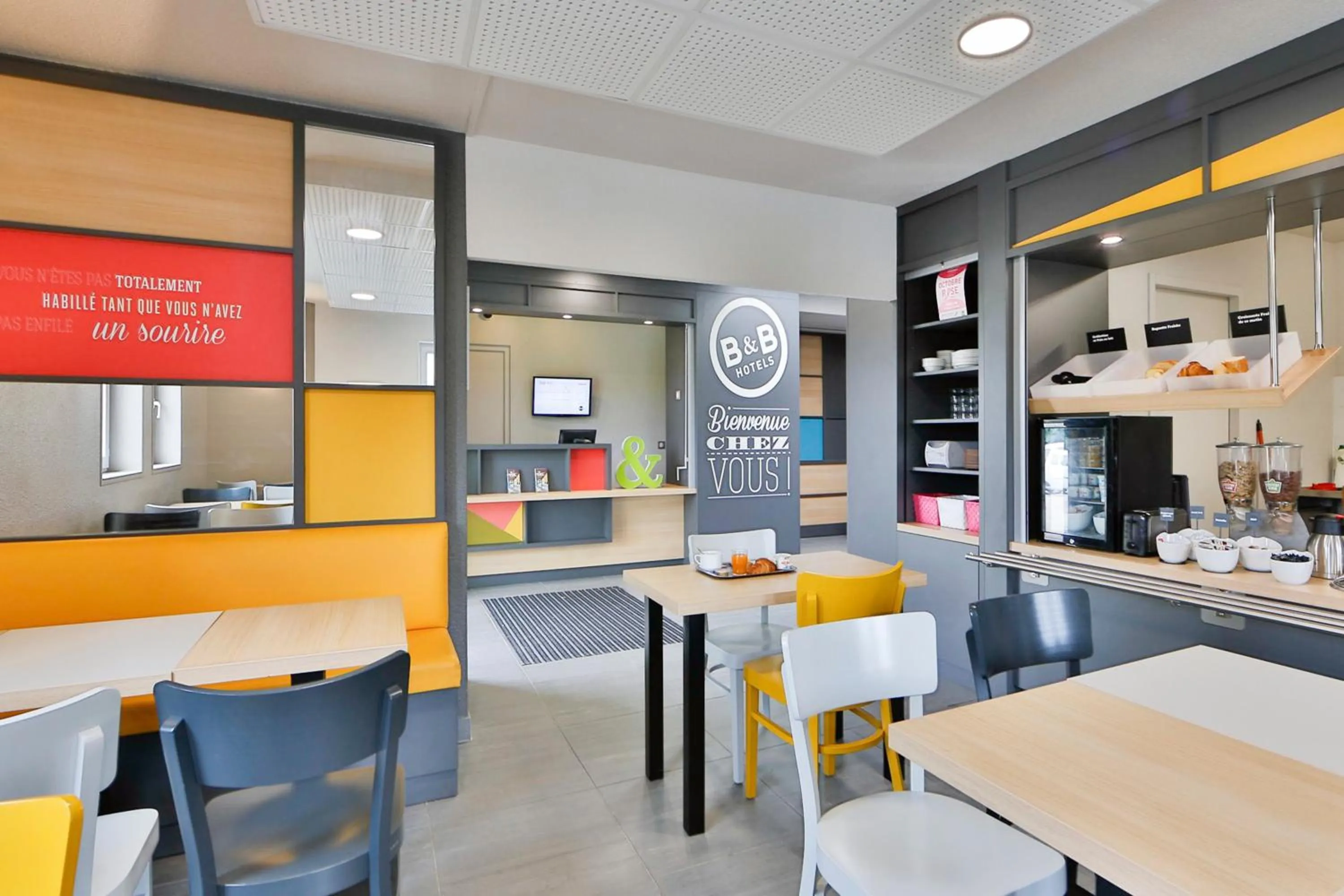 Buffet breakfast in B&B HOTEL Montélimar Nord