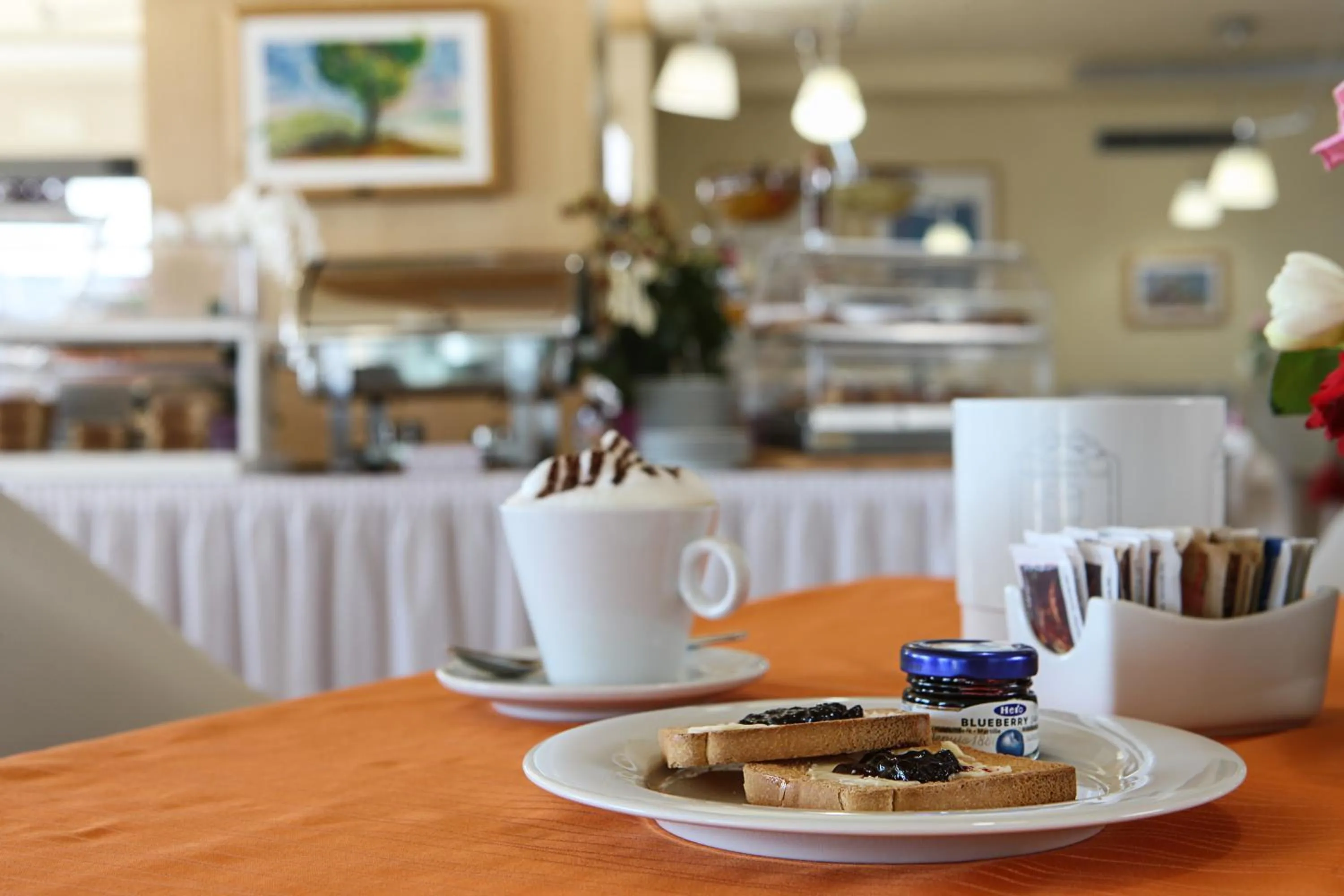 Restaurant/places to eat in Grand Hotel Garden