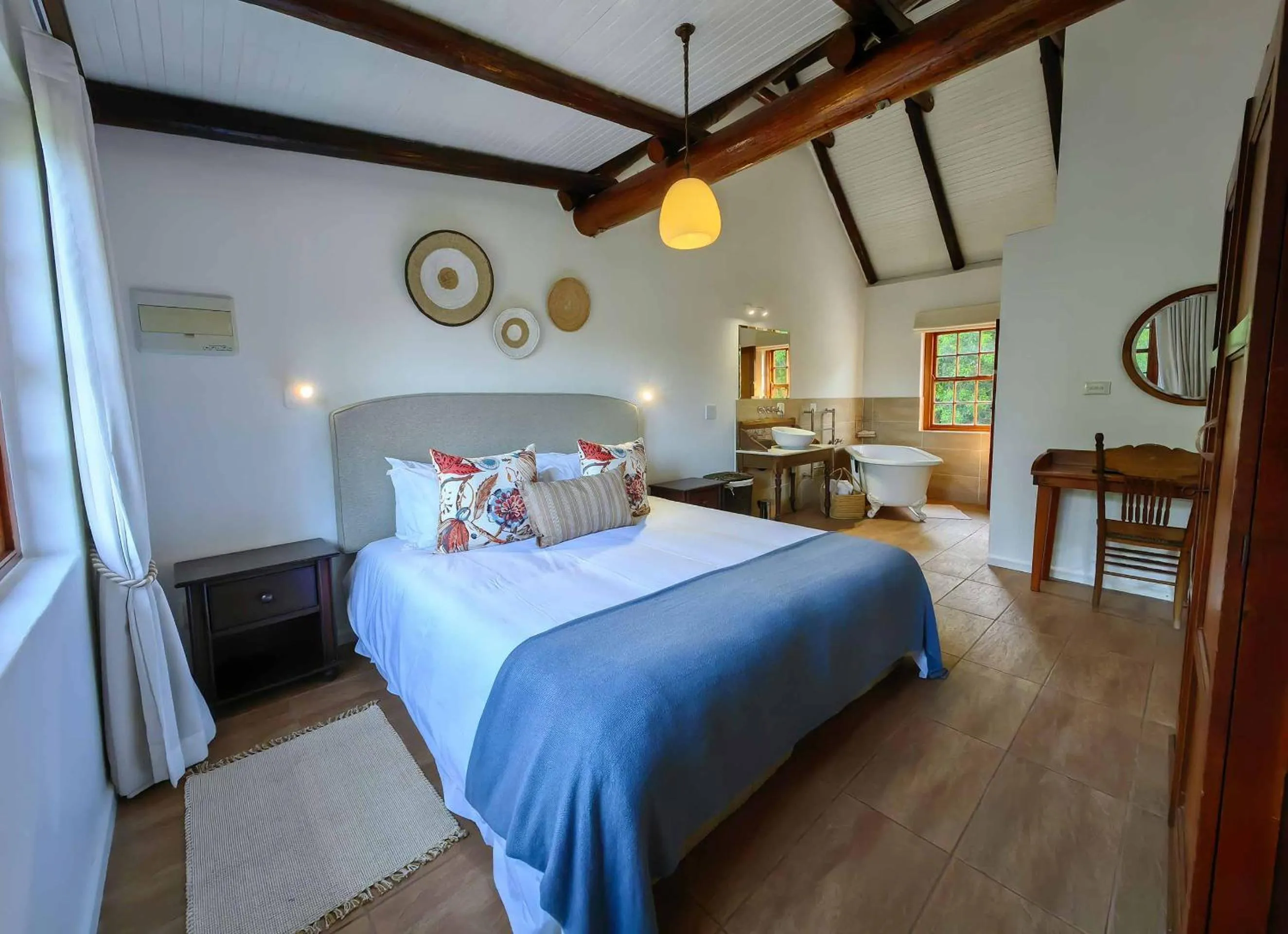 Bedroom, Bed in Oyster Bay Lodge