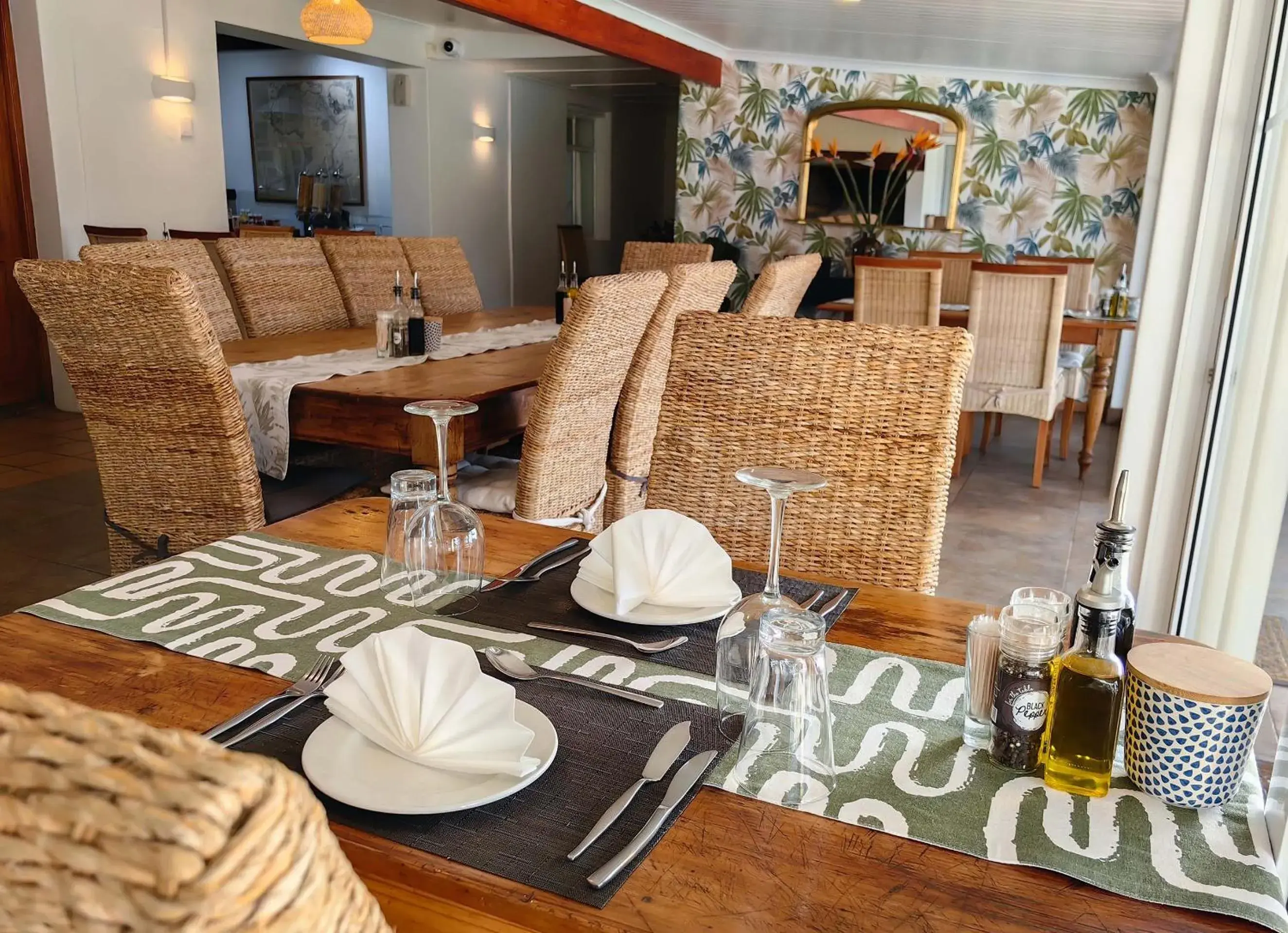 Restaurant/places to eat in Oyster Bay Lodge Restaurant/places to eat in Oyster Bay Lodge