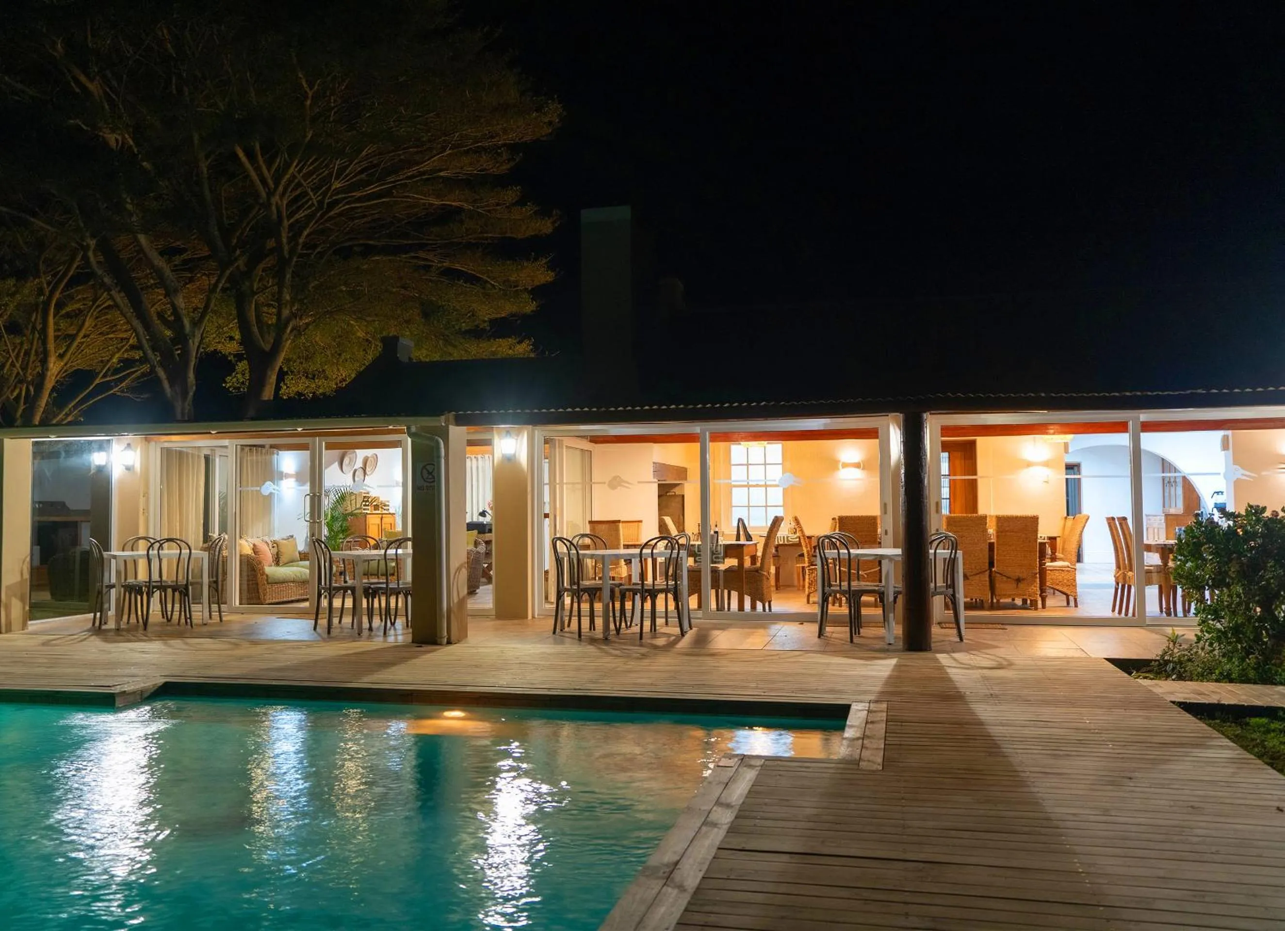 Swimming pool in Oyster Bay Lodge