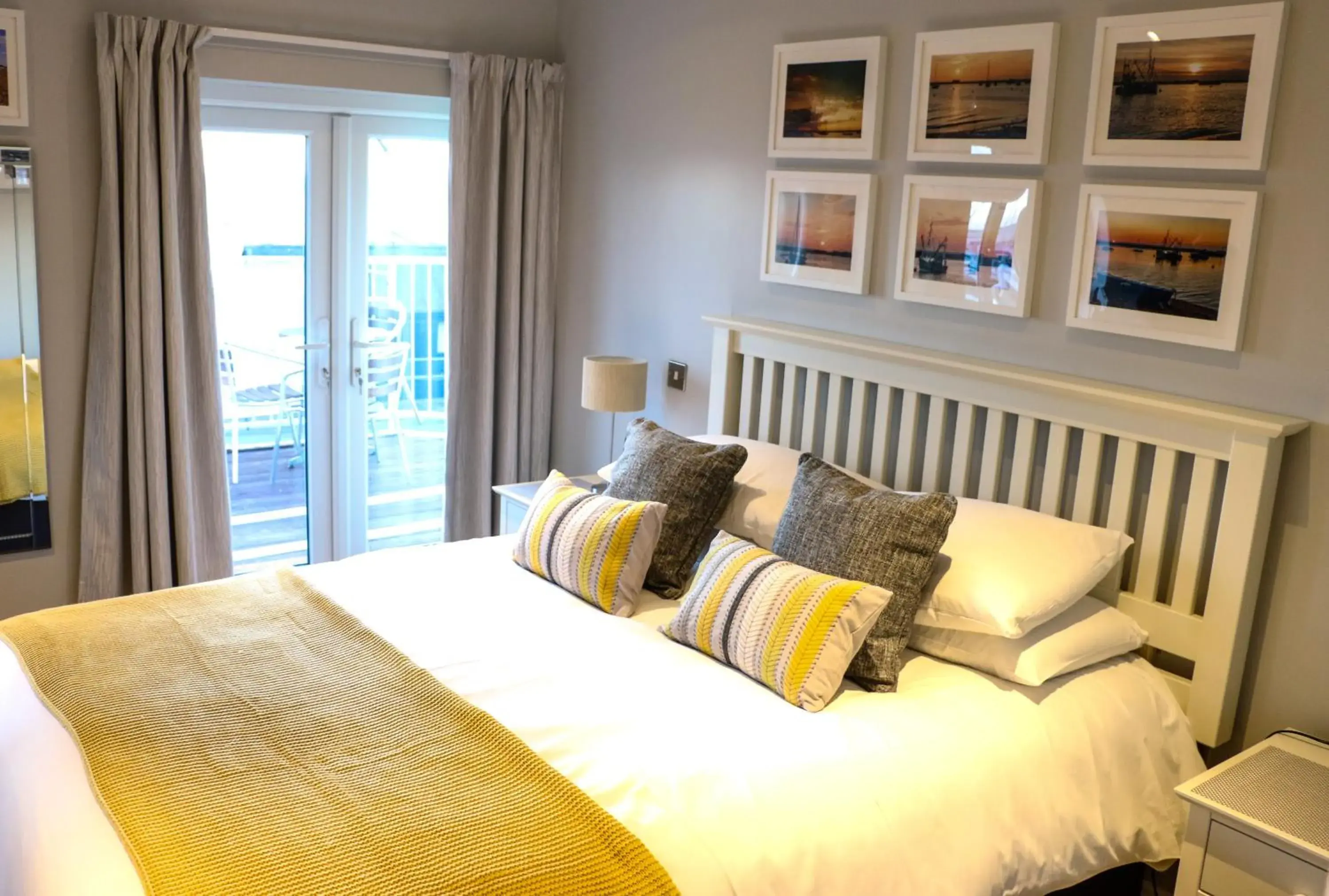 Double Room with Balcony and Sea View in The Victory at Mersea Double Room with Balcony and Sea View in The Victory at Mersea