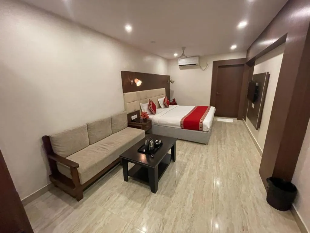 Superior Double Room - single occupancy in Hotel Hari Vilaas
