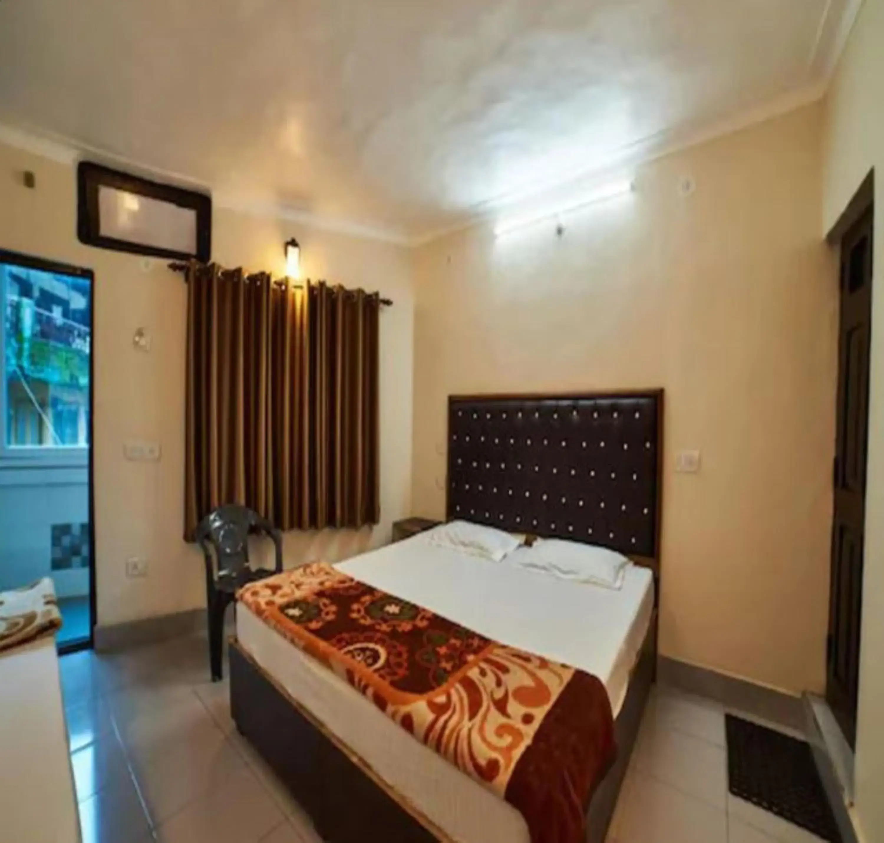Deluxe Double Room in The Jeet Mahal Hotel Deluxe Double Room in The Jeet Mahal Hotel