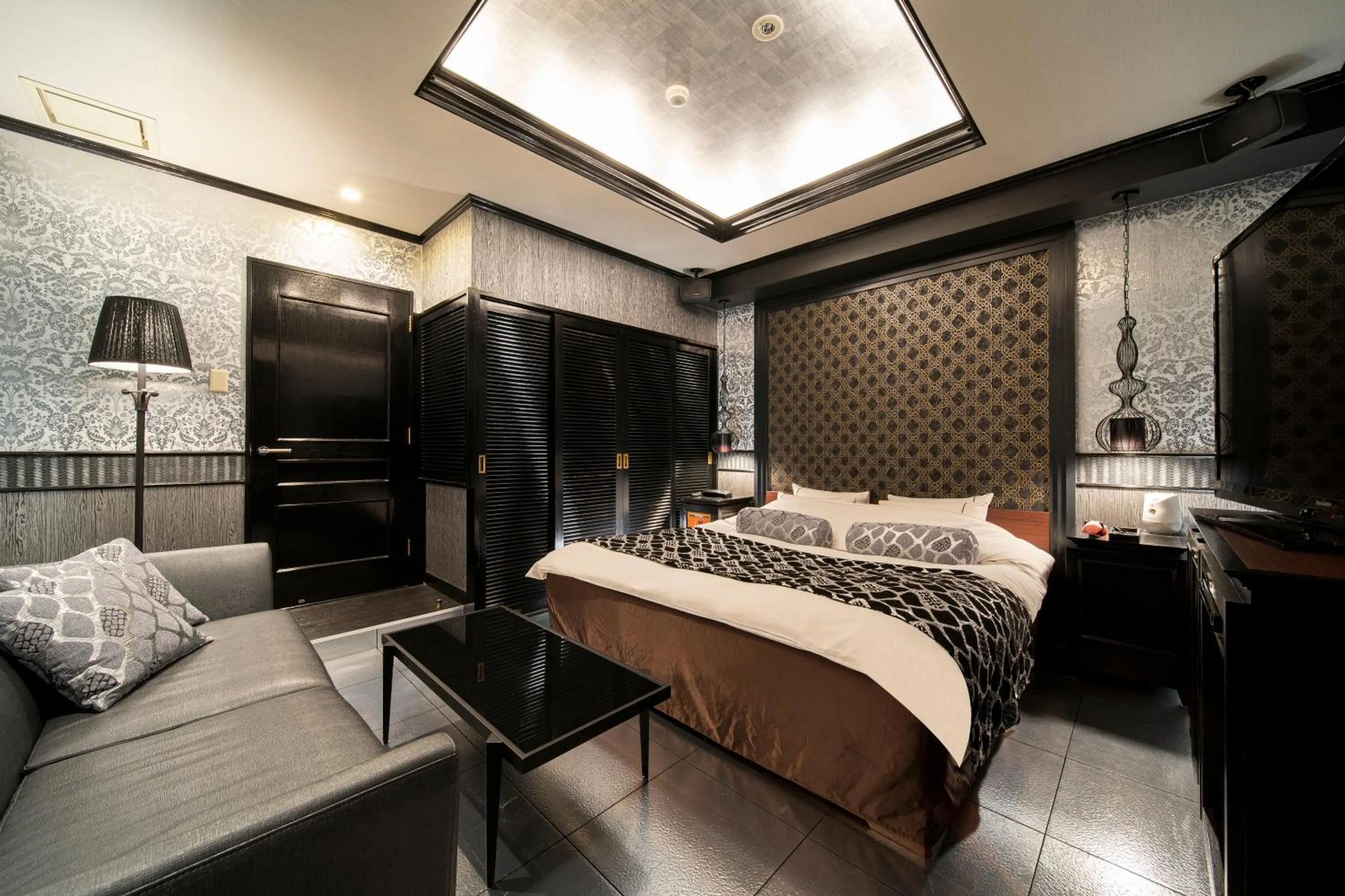 Photo of the whole room, Bed in Hotel Salle de bain