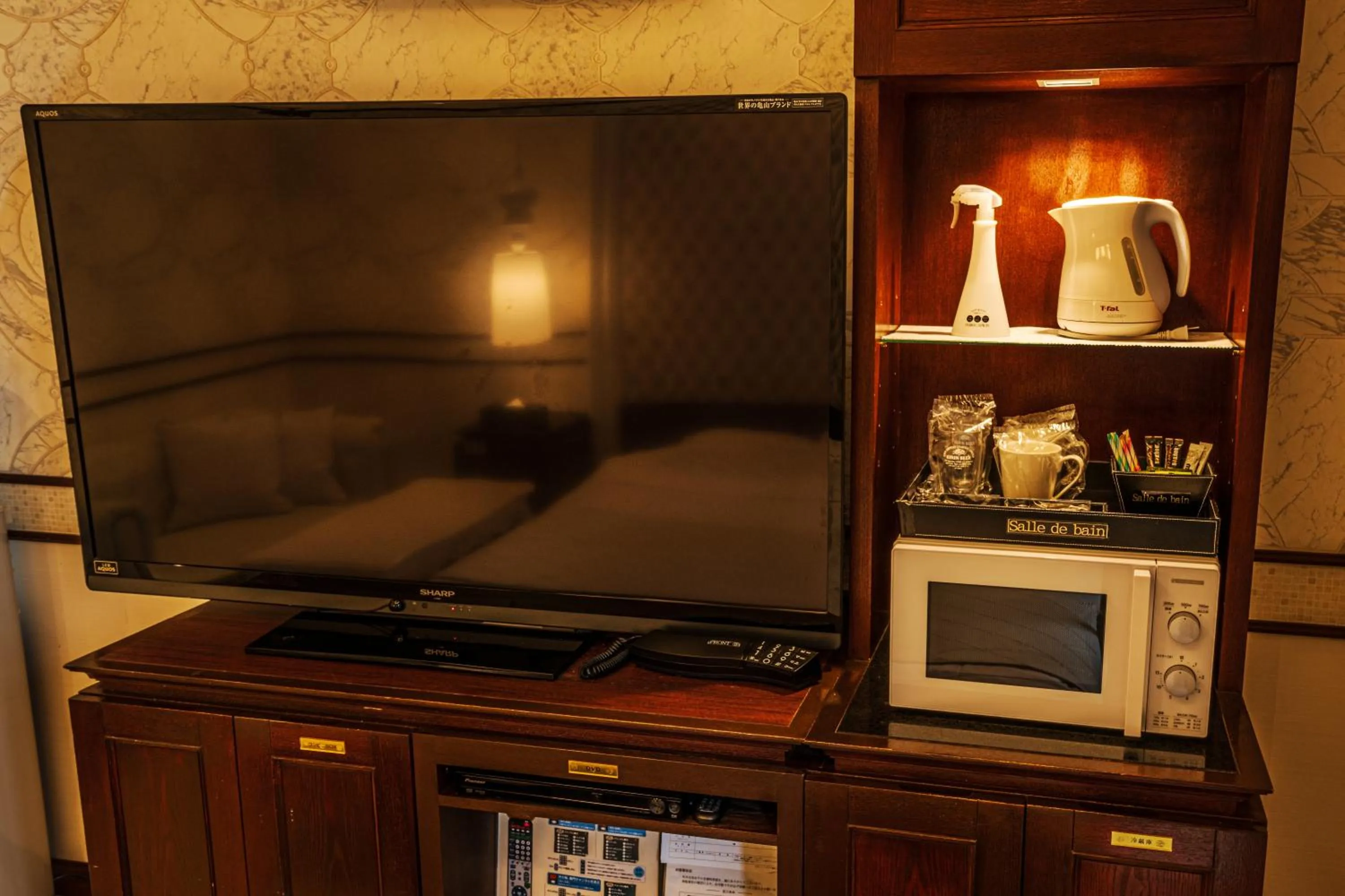 TV and multimedia in Hotel Salle de bain