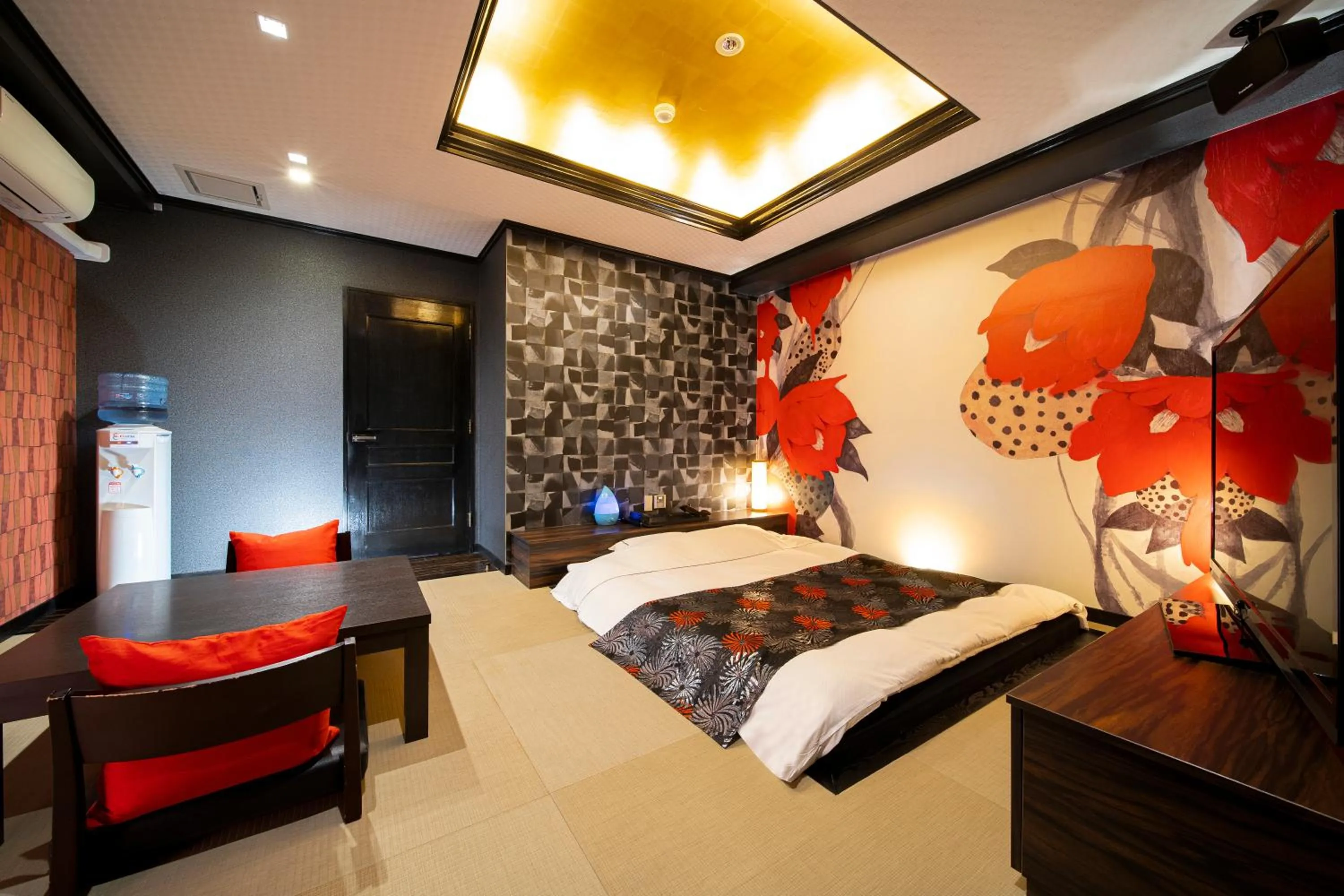 Photo of the whole room, Bed in Hotel Salle de bain