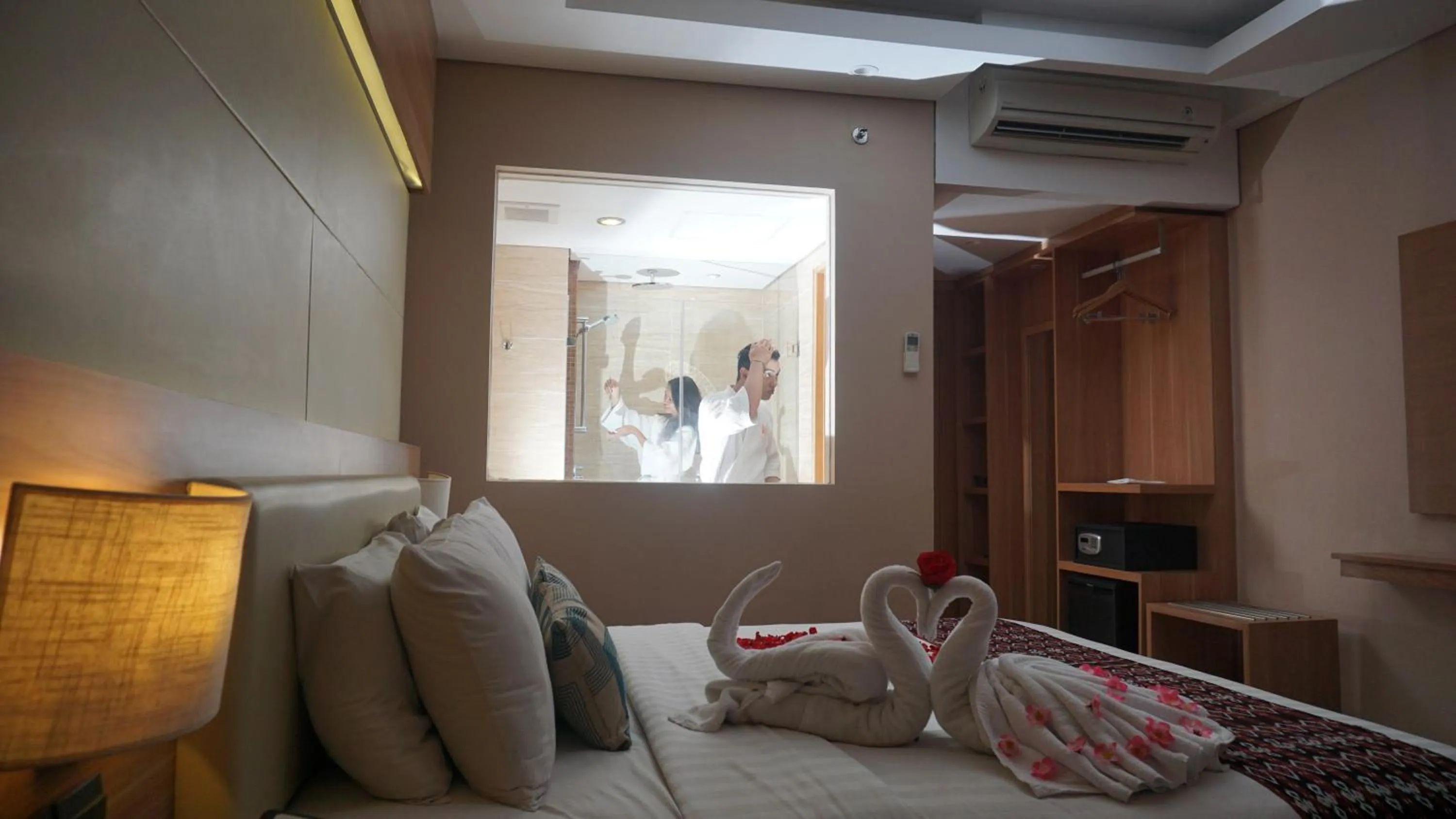 Bathroom, Bed in Sotis Hotel Kupang