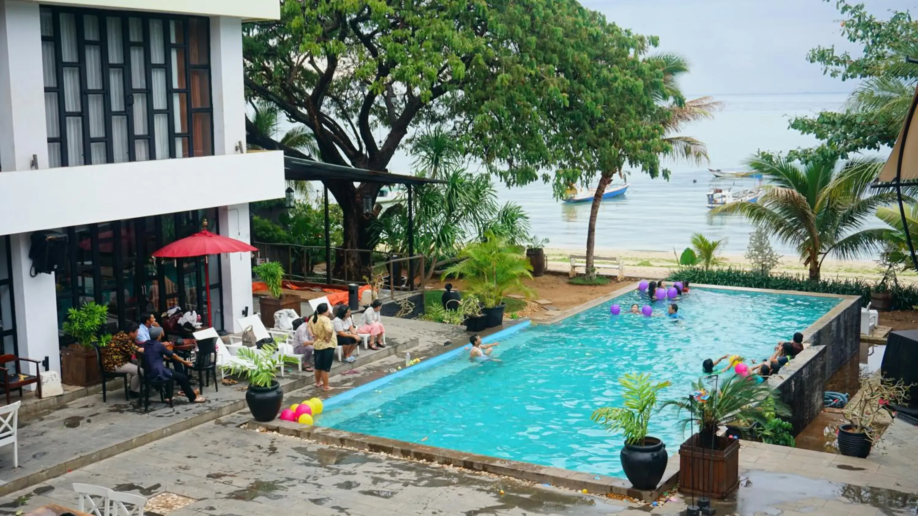 Swimming pool in Sotis Hotel Kupang Swimming pool in Sotis Hotel Kupang