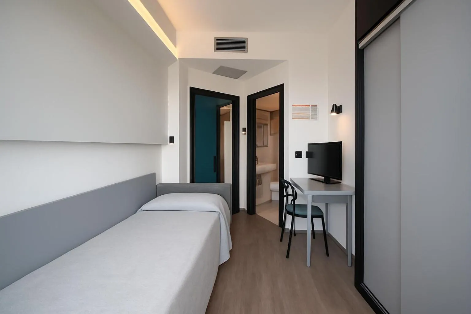 Bedroom, Bed in Hotel Ali d'Oro