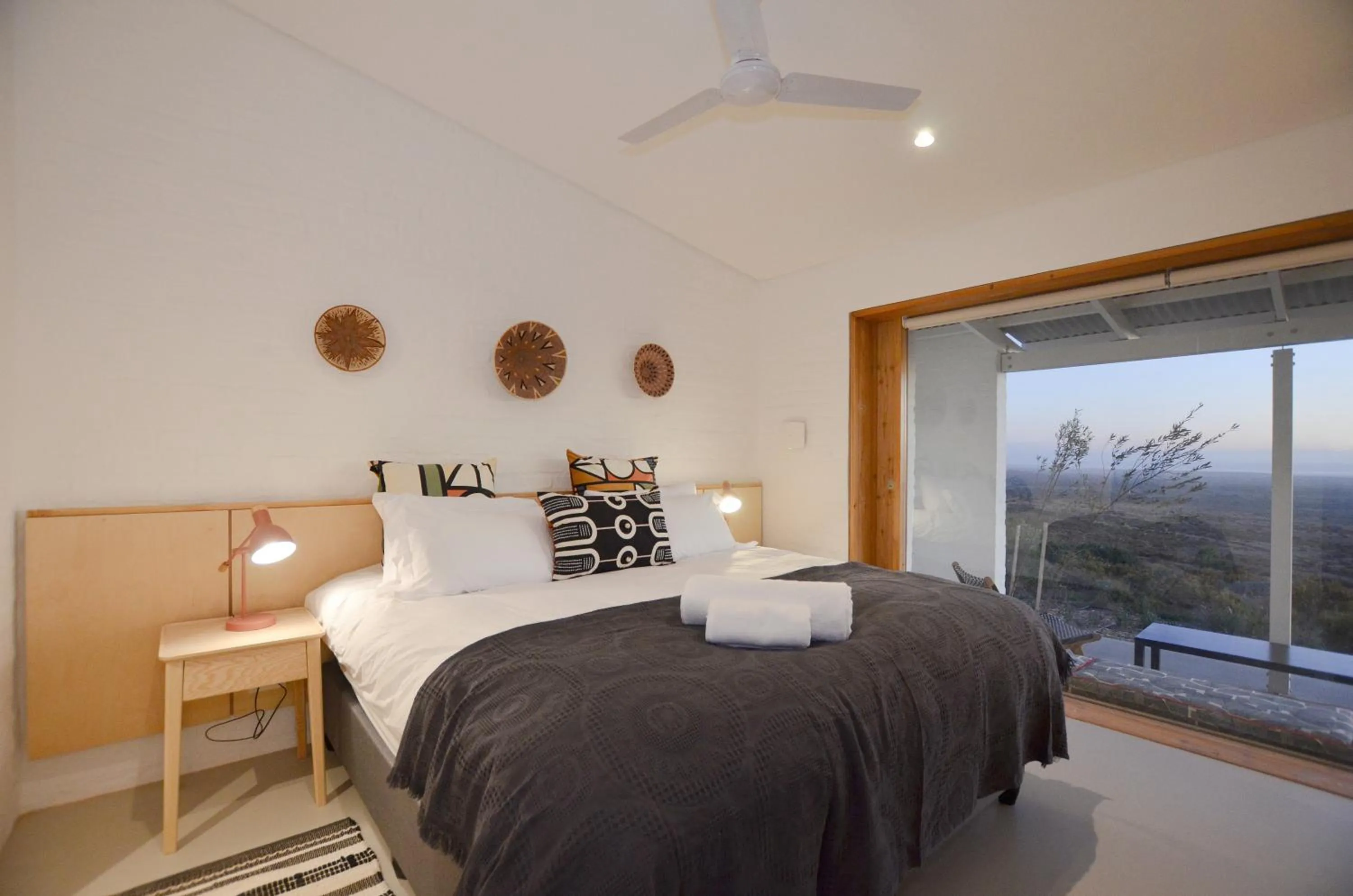 Bedroom, Bed in !Khwa ttu