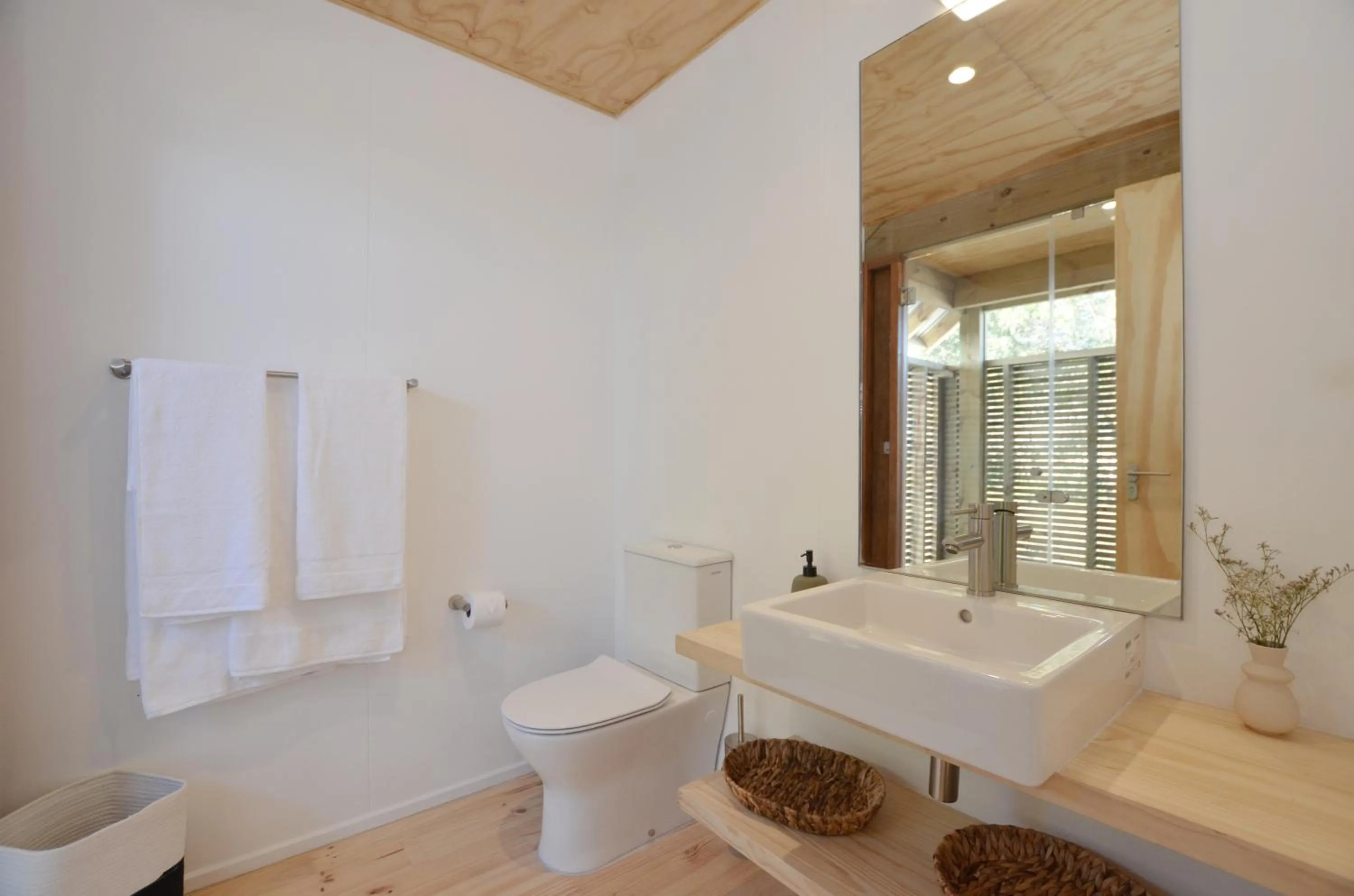 Bathroom in !Khwa ttu