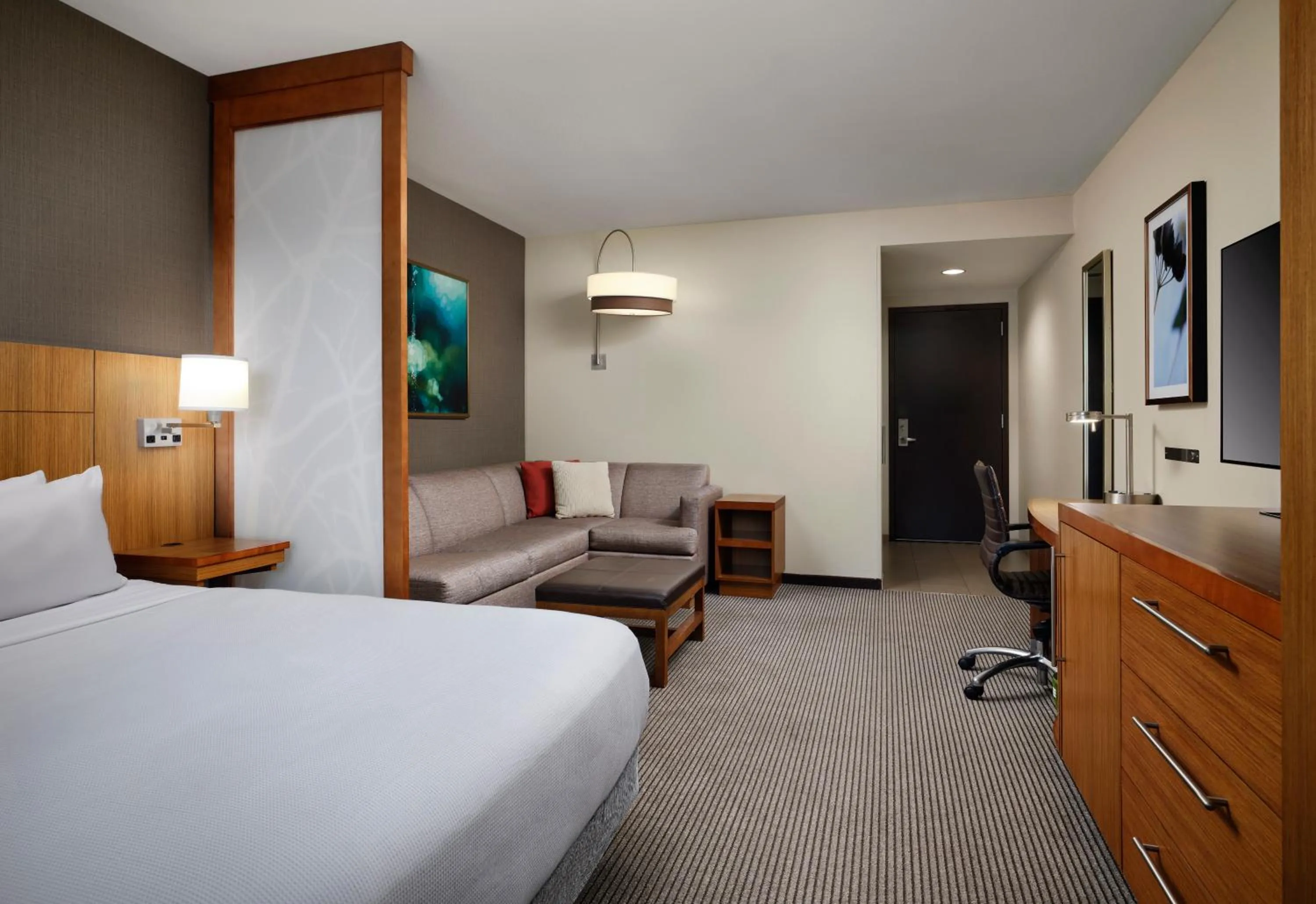 Photo of the whole room, Bed in Hyatt Place Denver Downtown