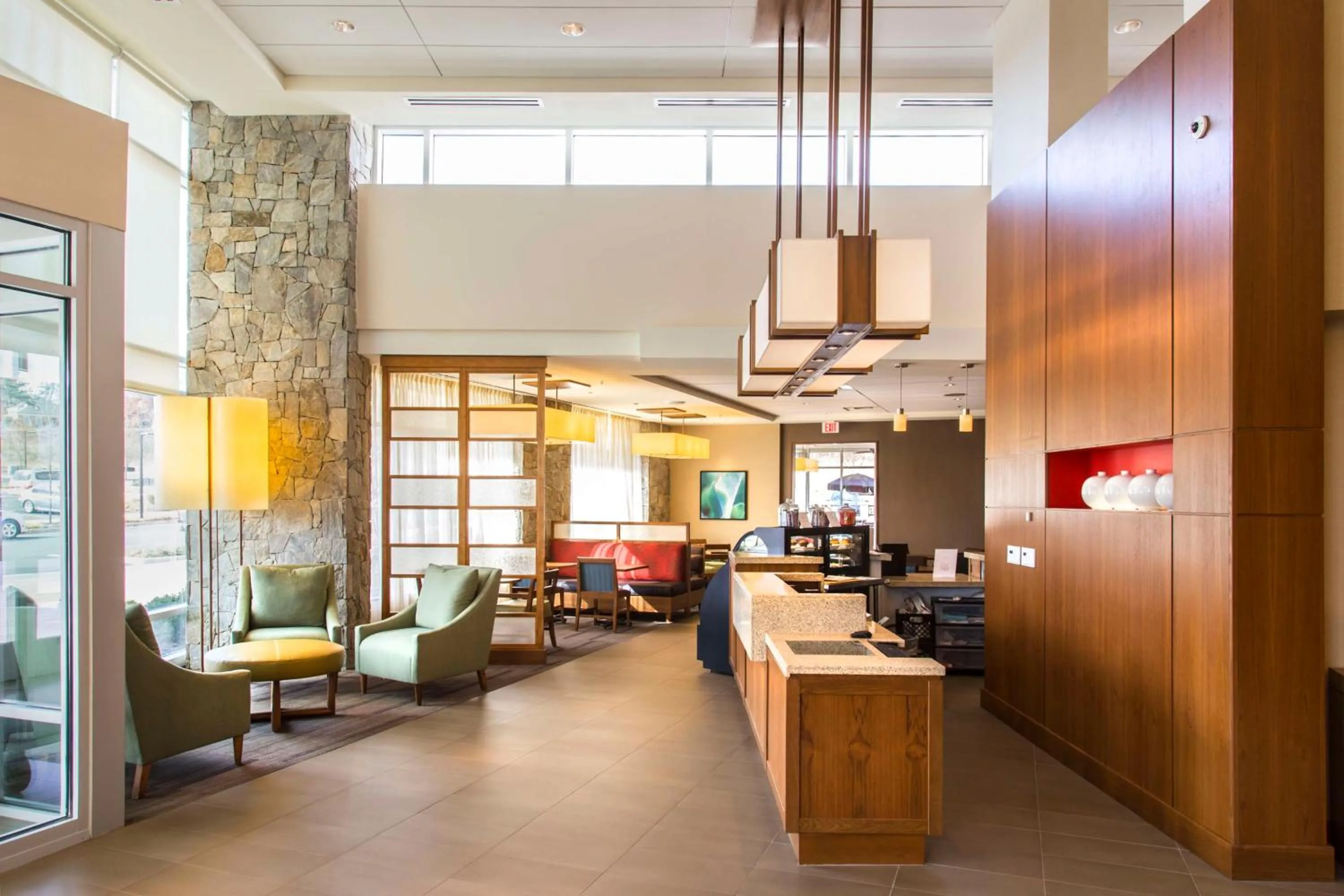 Lounge or bar in Hyatt Place Charlottesville