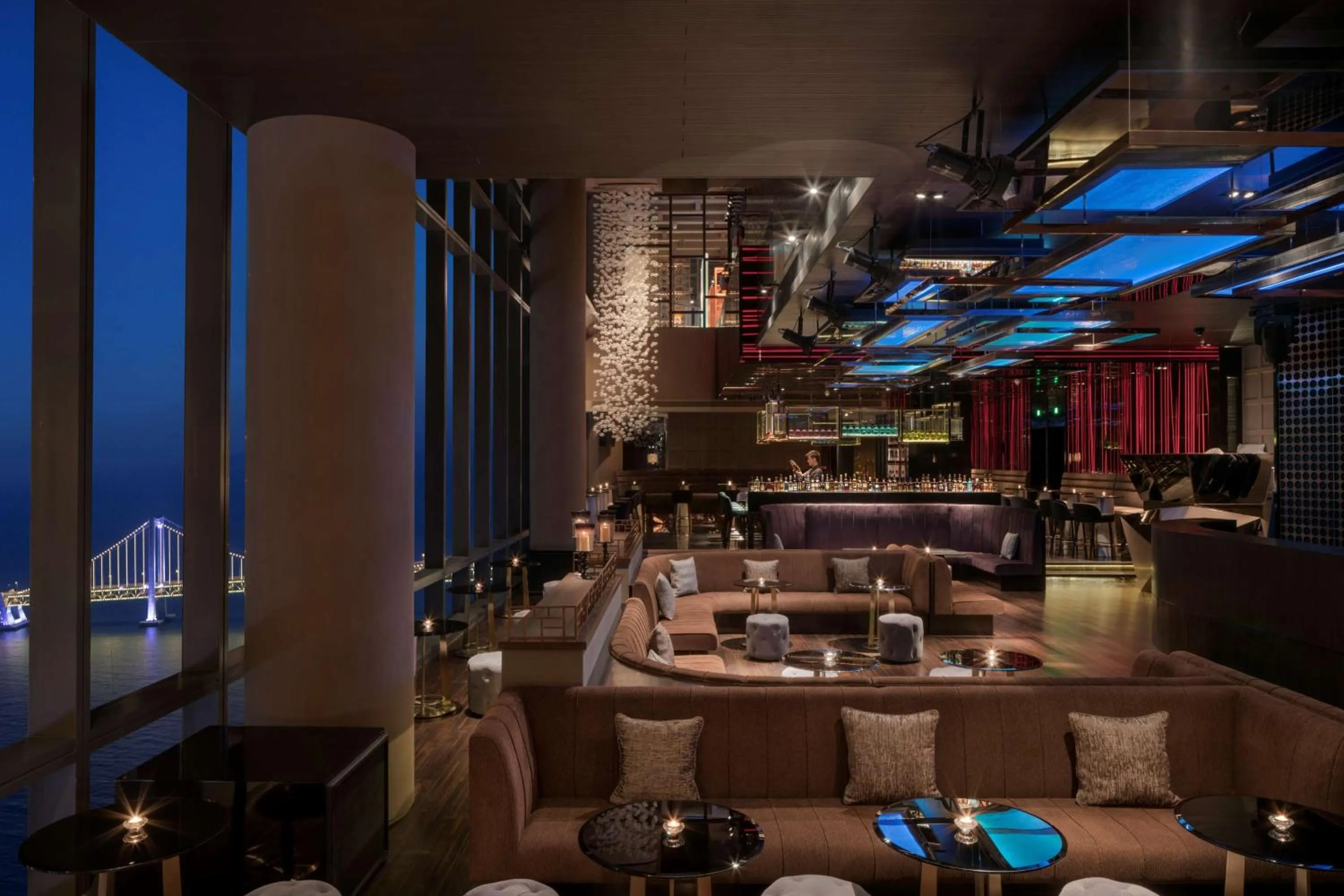 Lounge or bar in Grand Hyatt Dalian