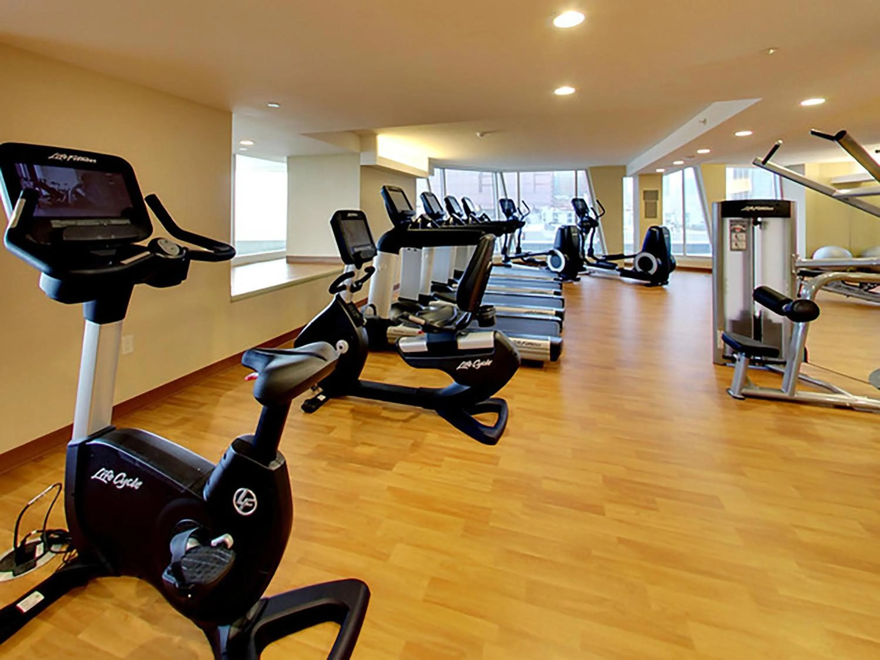 Fitness centre/facilities in DoubleTree by Hilton Edmonton Downtown