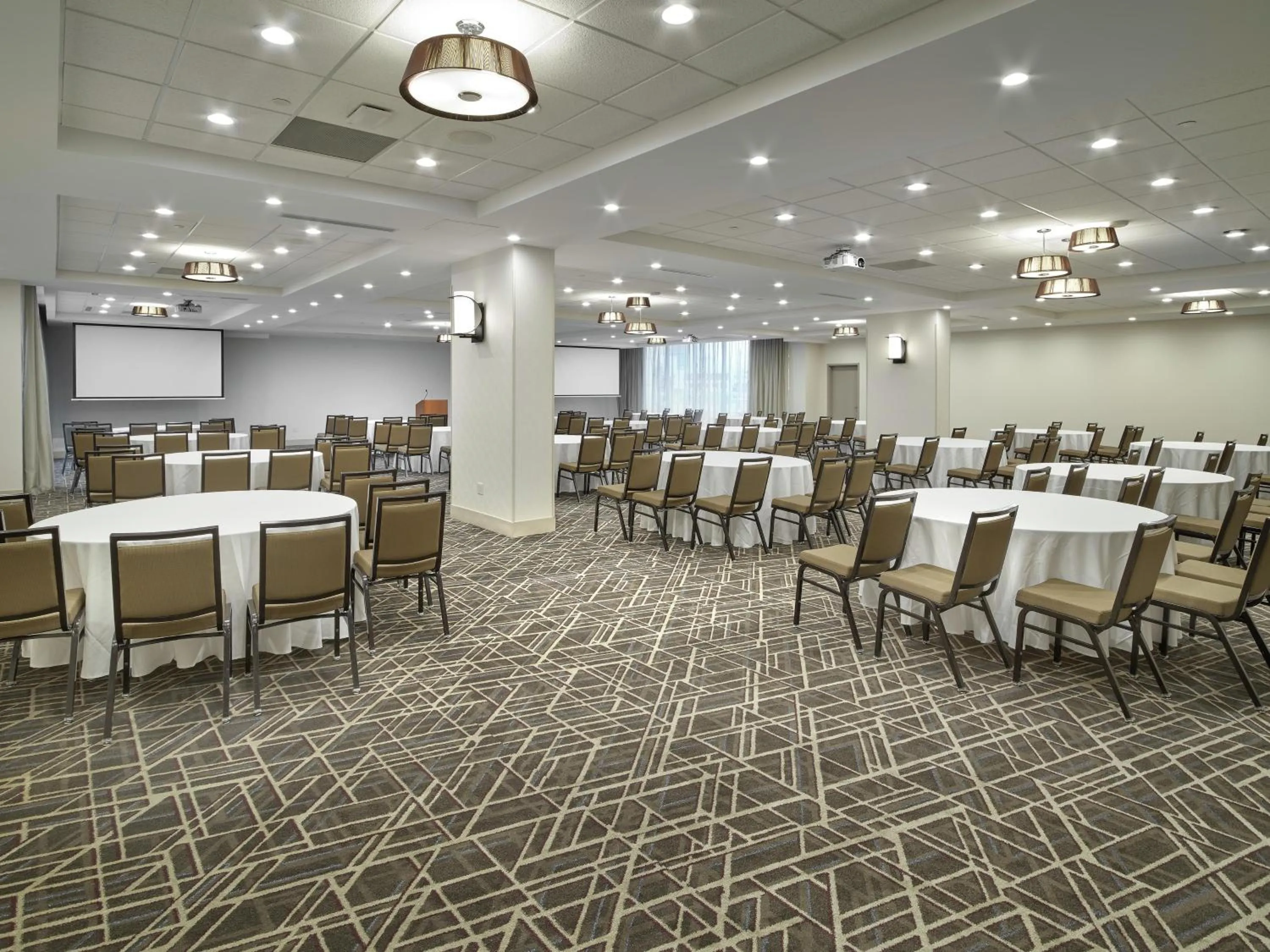 Meeting/conference room in DoubleTree by Hilton Edmonton Downtown