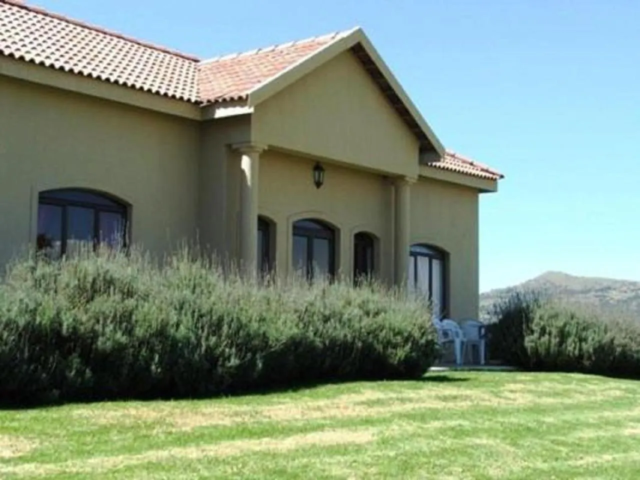 Facade/entrance in River Crossing