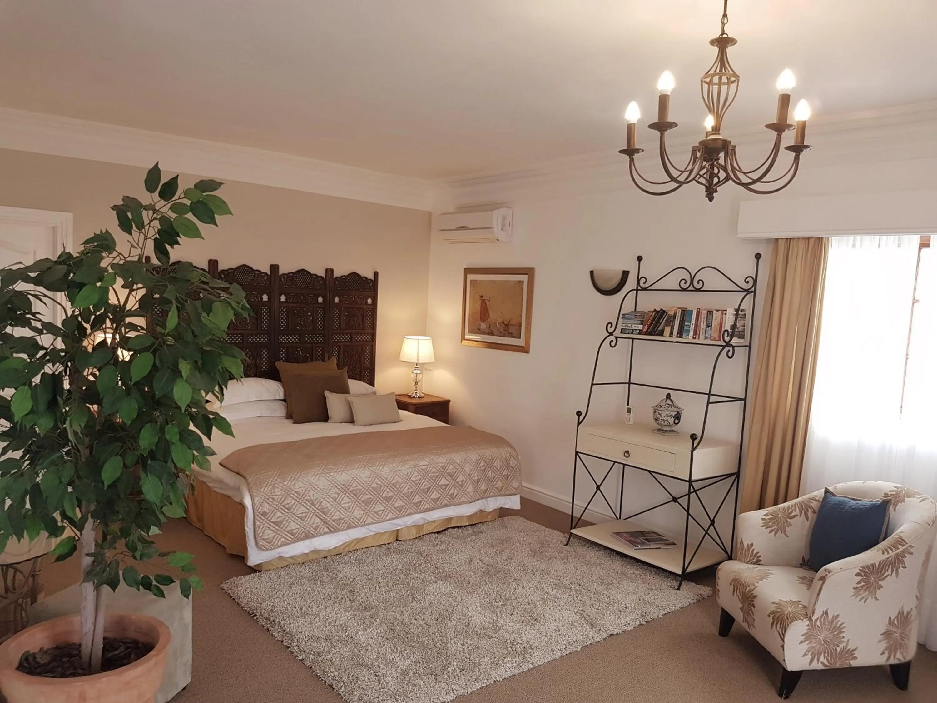 Bed in Val d'Or Estate