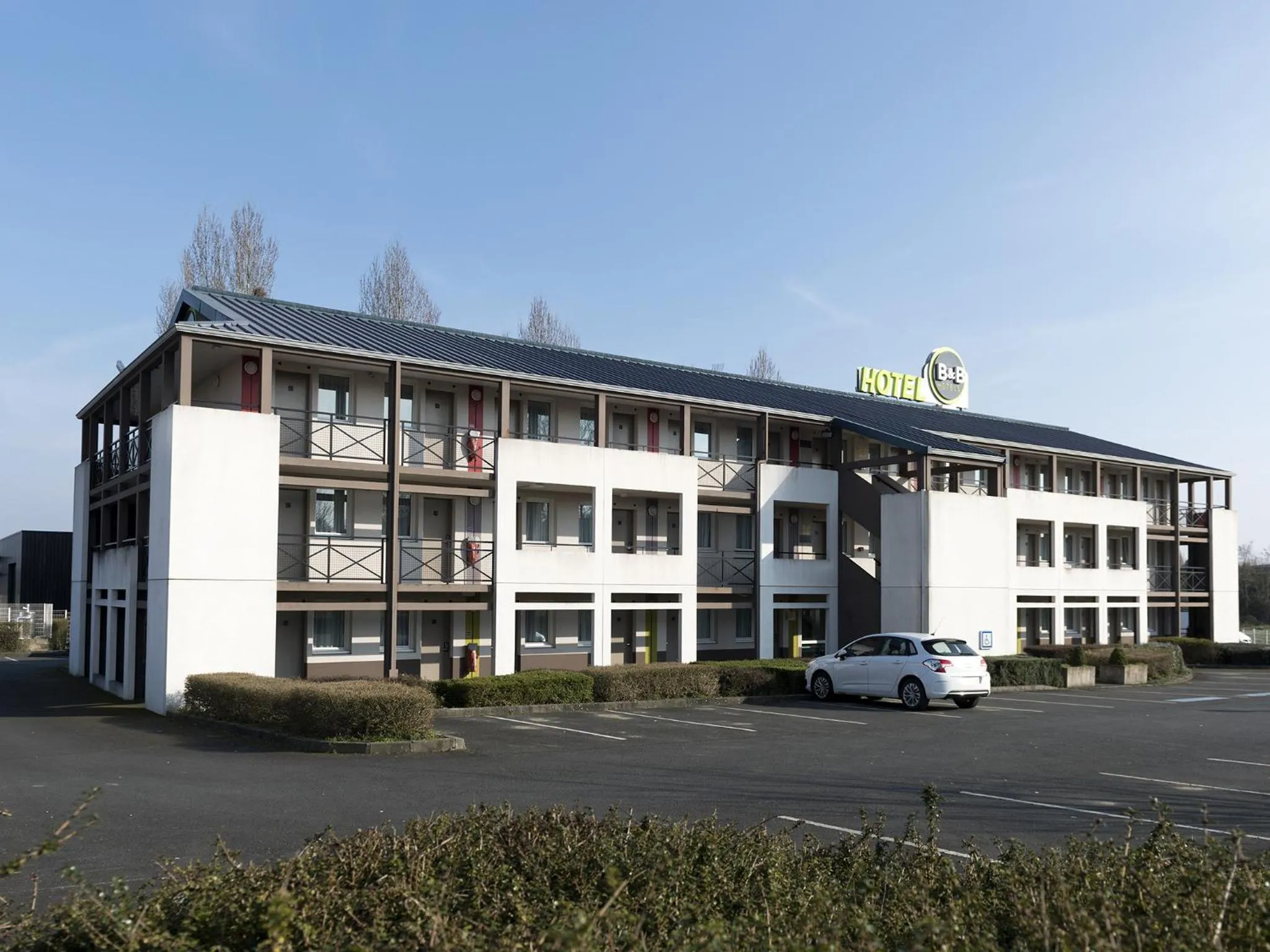 Facade/entrance in B&B HOTEL Le Mans Nord 2