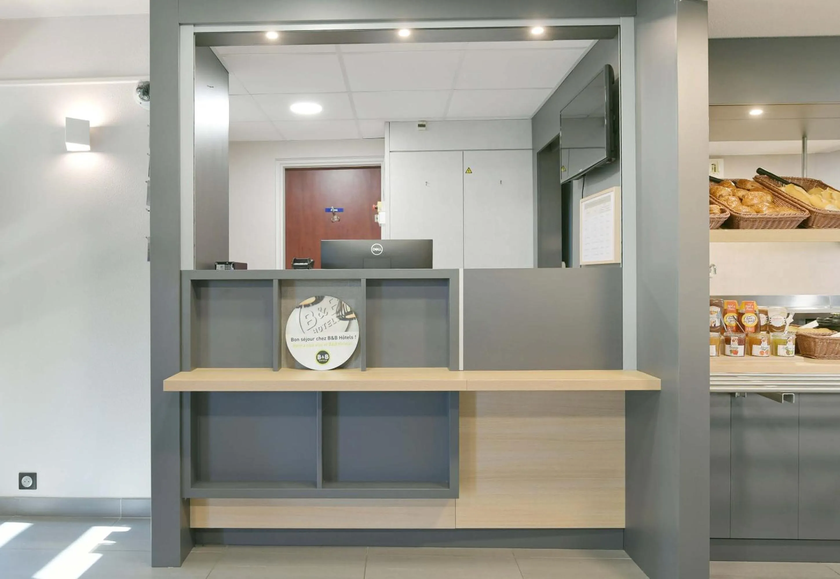 Lobby or reception in B&B HOTEL Le Mans Nord 2
