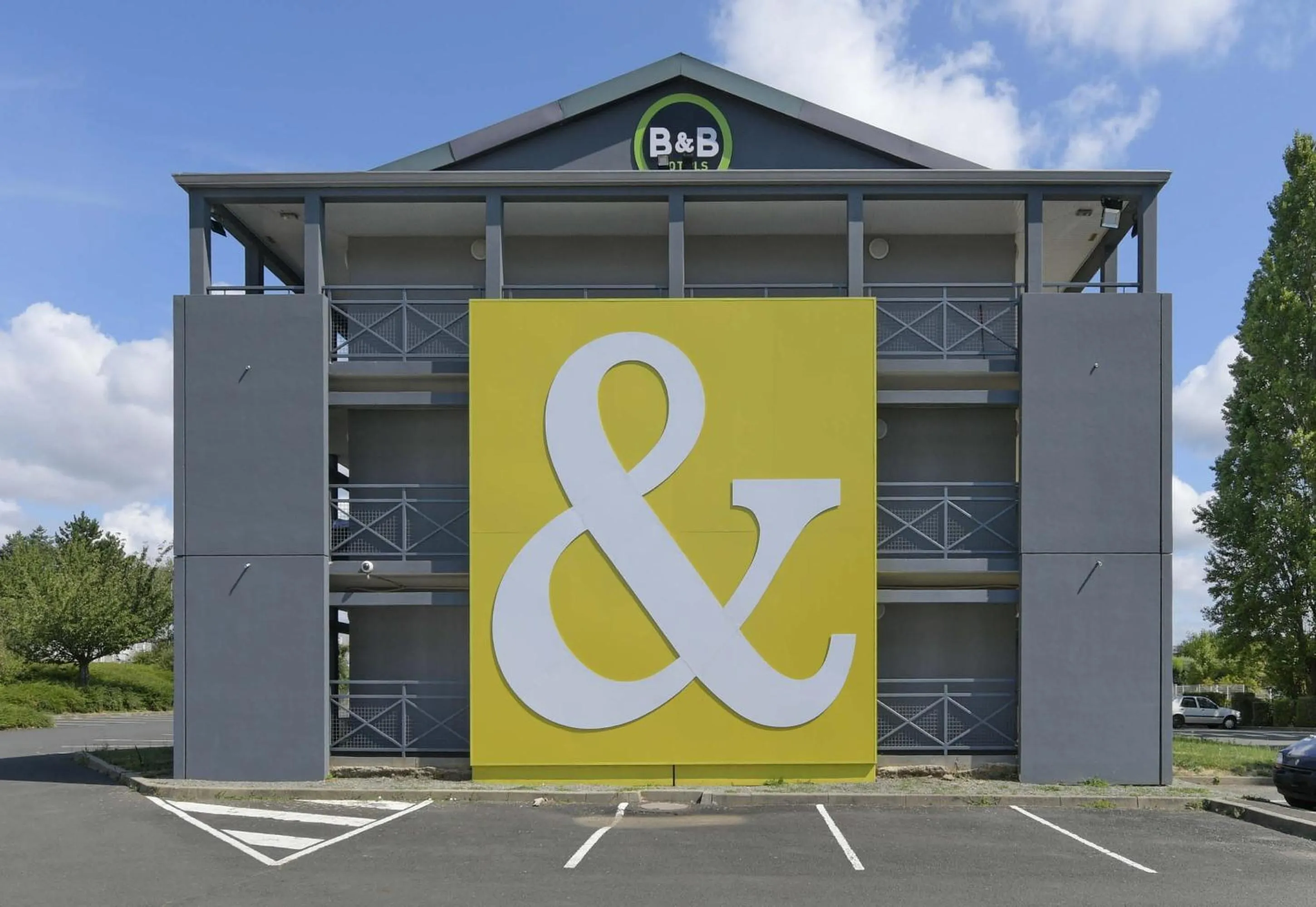 Property building in B&B HOTEL Le Mans Nord 2
