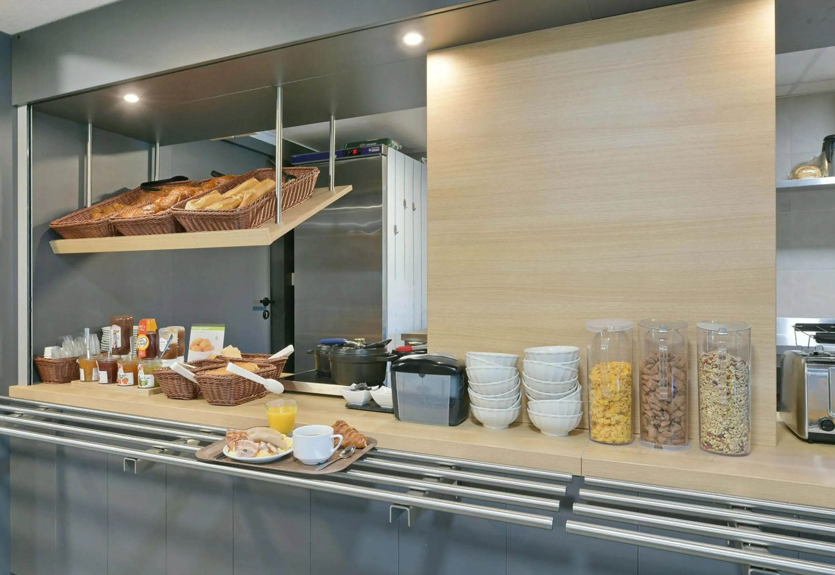 Breakfast in B&B HOTEL Le Mans Nord 2