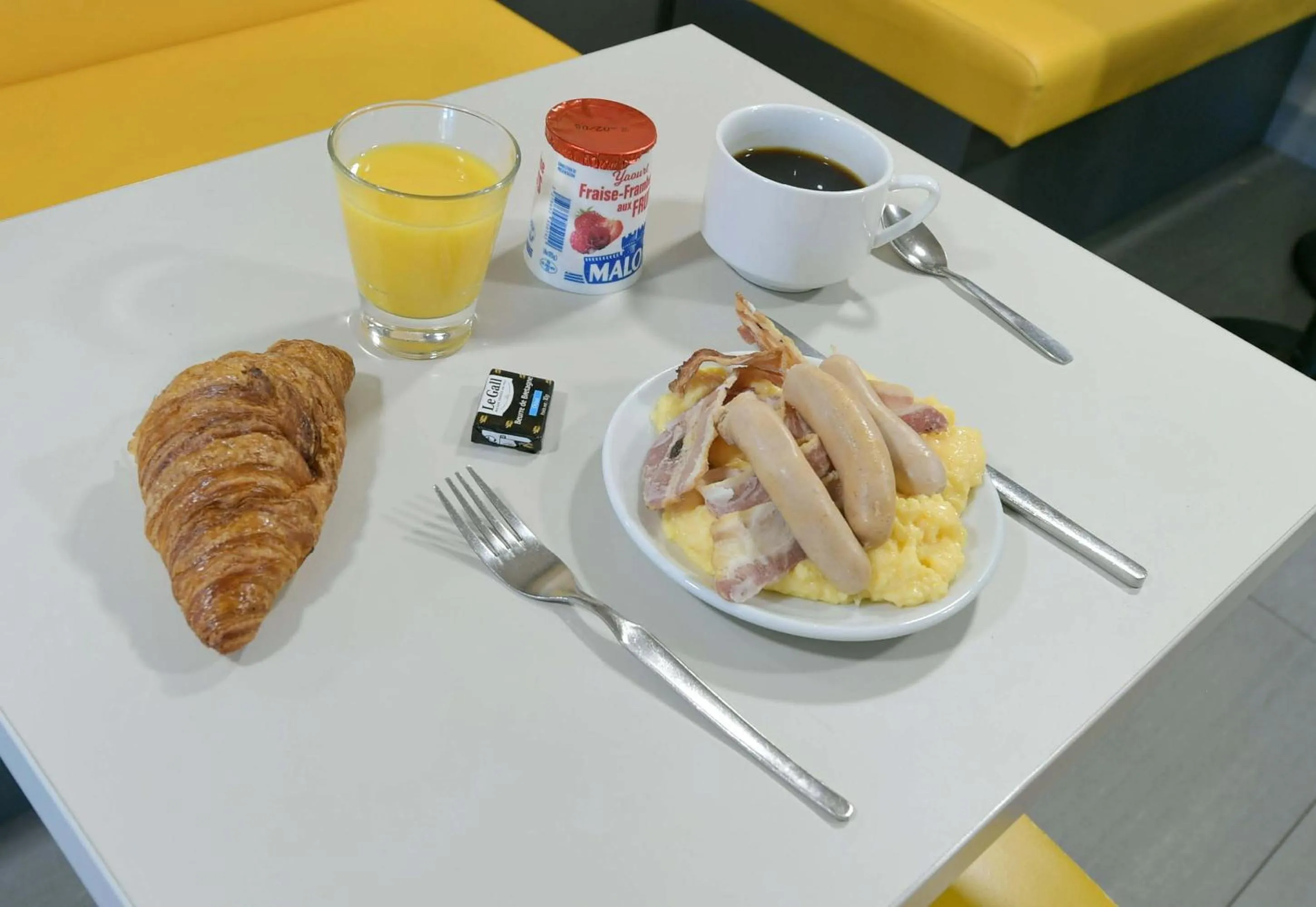 Breakfast in B&B HOTEL Le Mans Nord 2