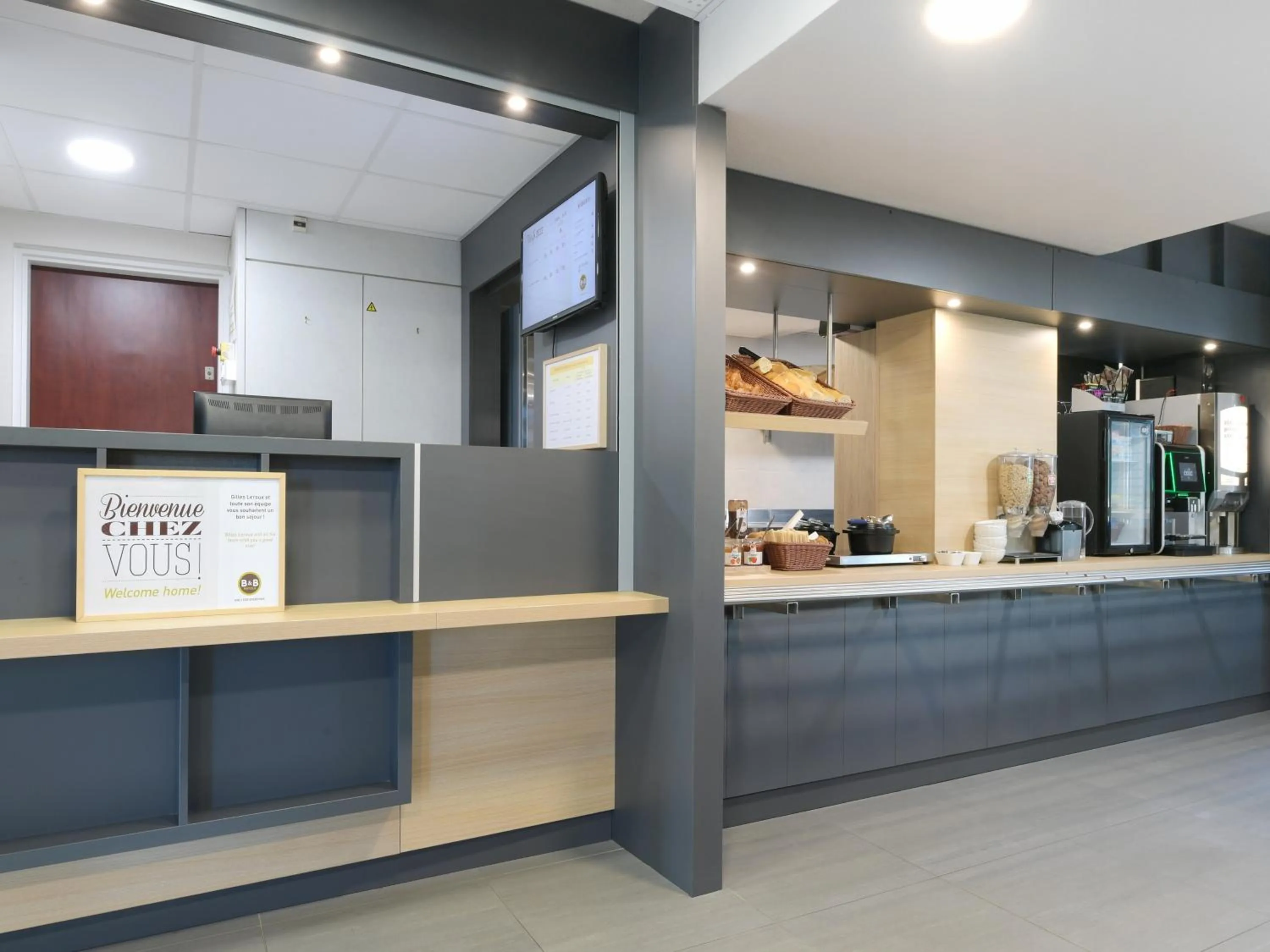Lobby or reception in B&B HOTEL Le Mans Nord 2