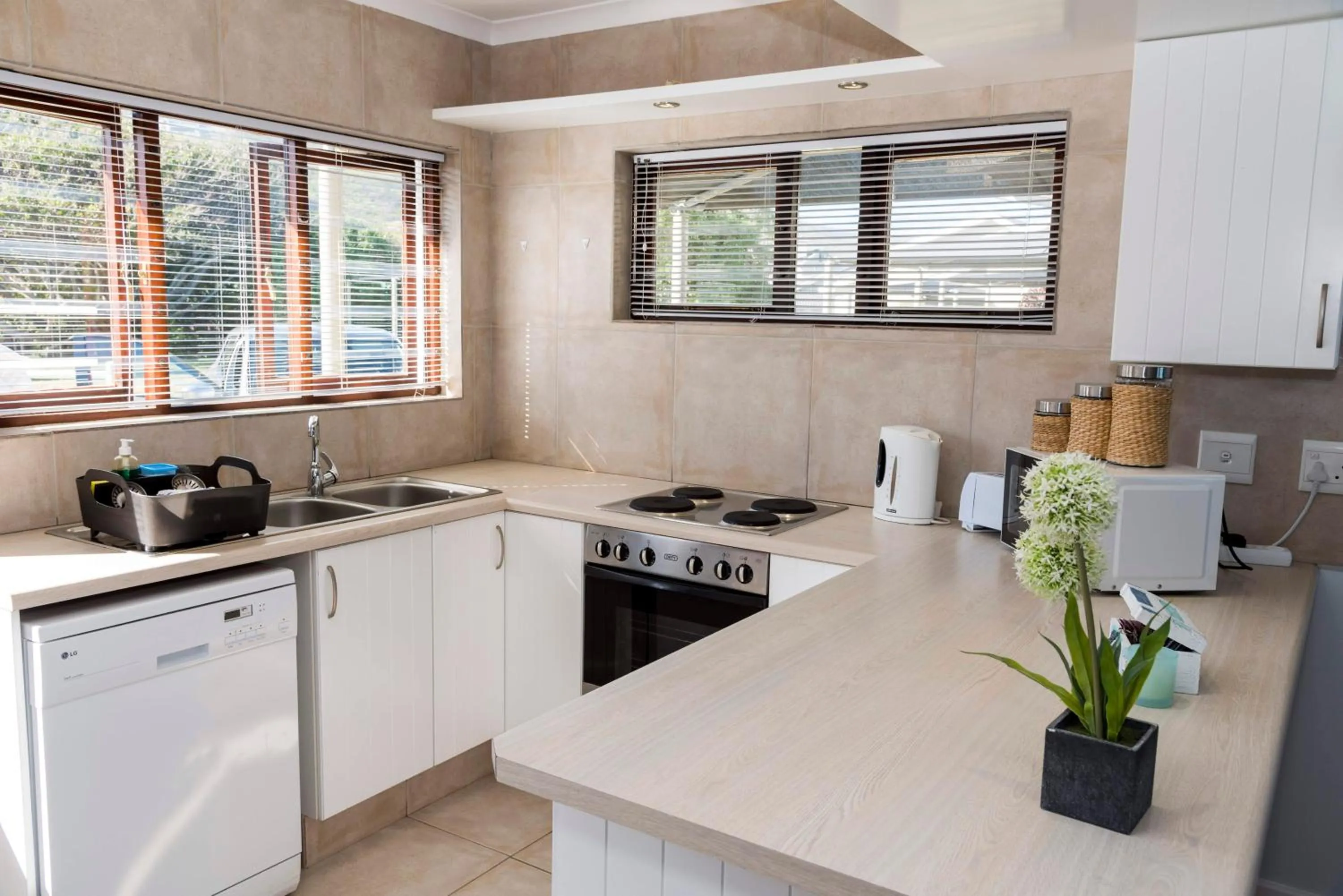 Kitchen or kitchenette in Brenton Breakers