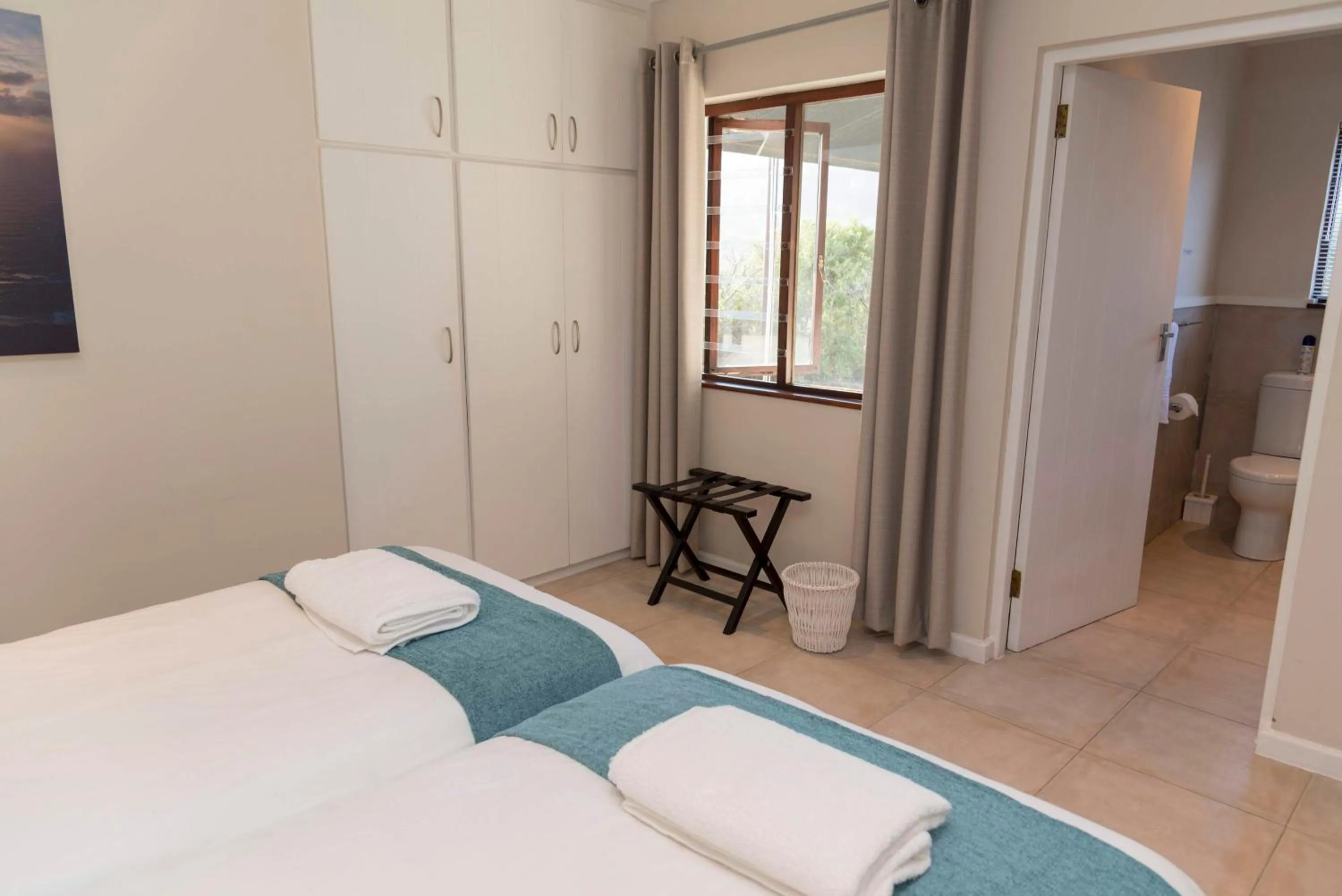 Photo of the whole room, Bed in Brenton Breakers