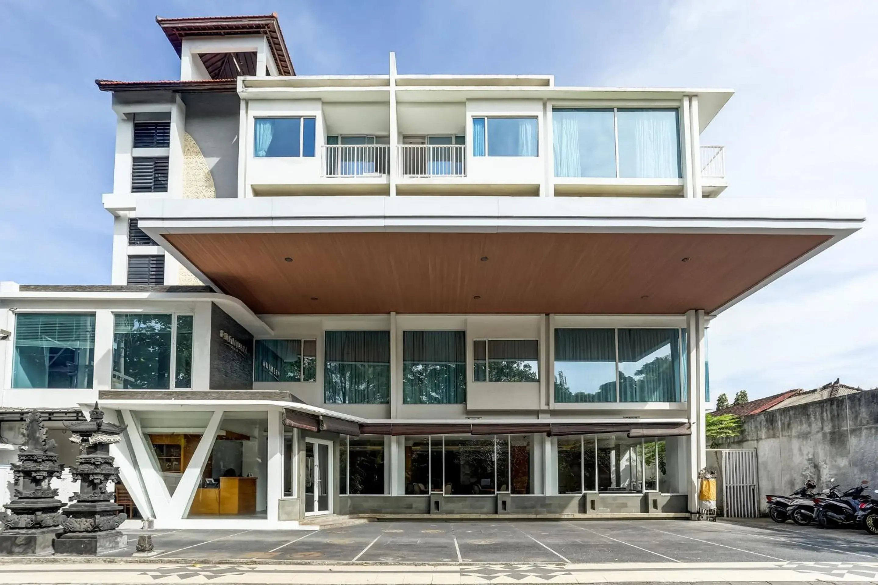 Facade/entrance in Collection O Legian Near Pantai Kuta Formerly Premium Legian Facade/entrance in Collection O Legian Near Pantai Kuta Formerly Premium Legian