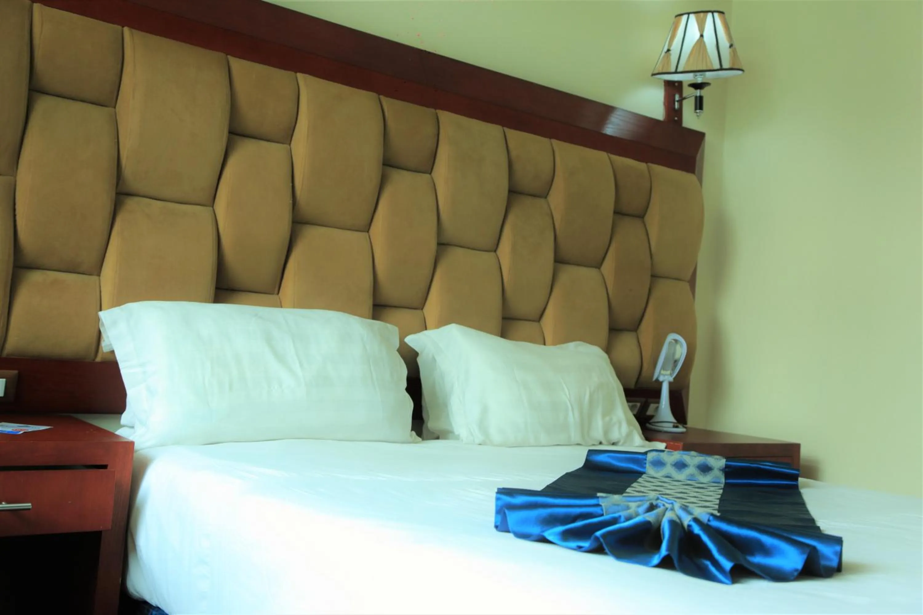 Bedroom, Bed in Blue Birds International Hotel