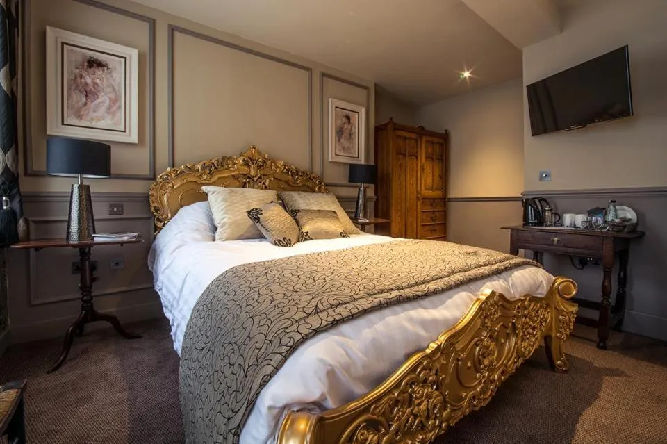 Bedroom, Bed in The Cardinals Hat