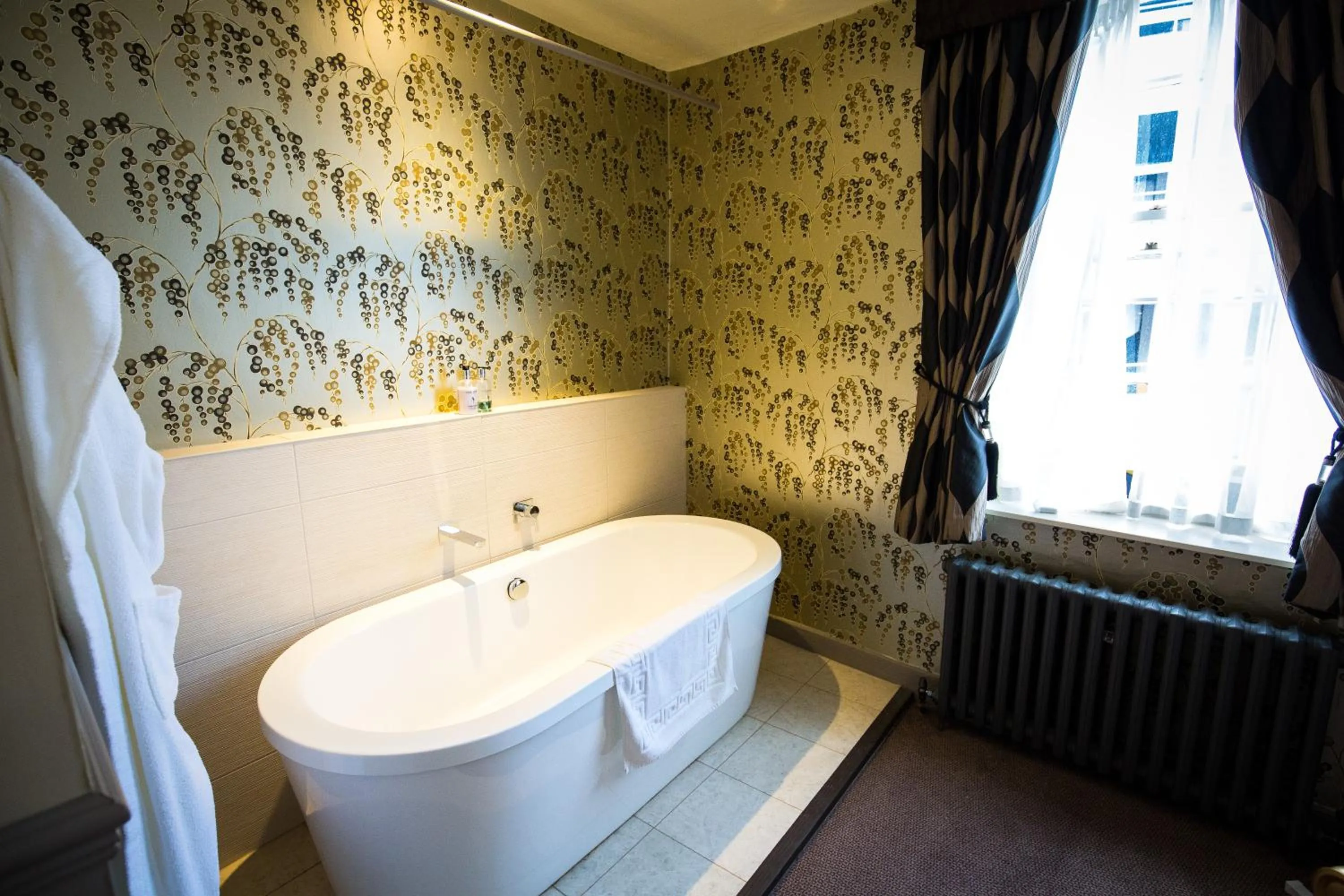 Bathroom in The Cardinals Hat