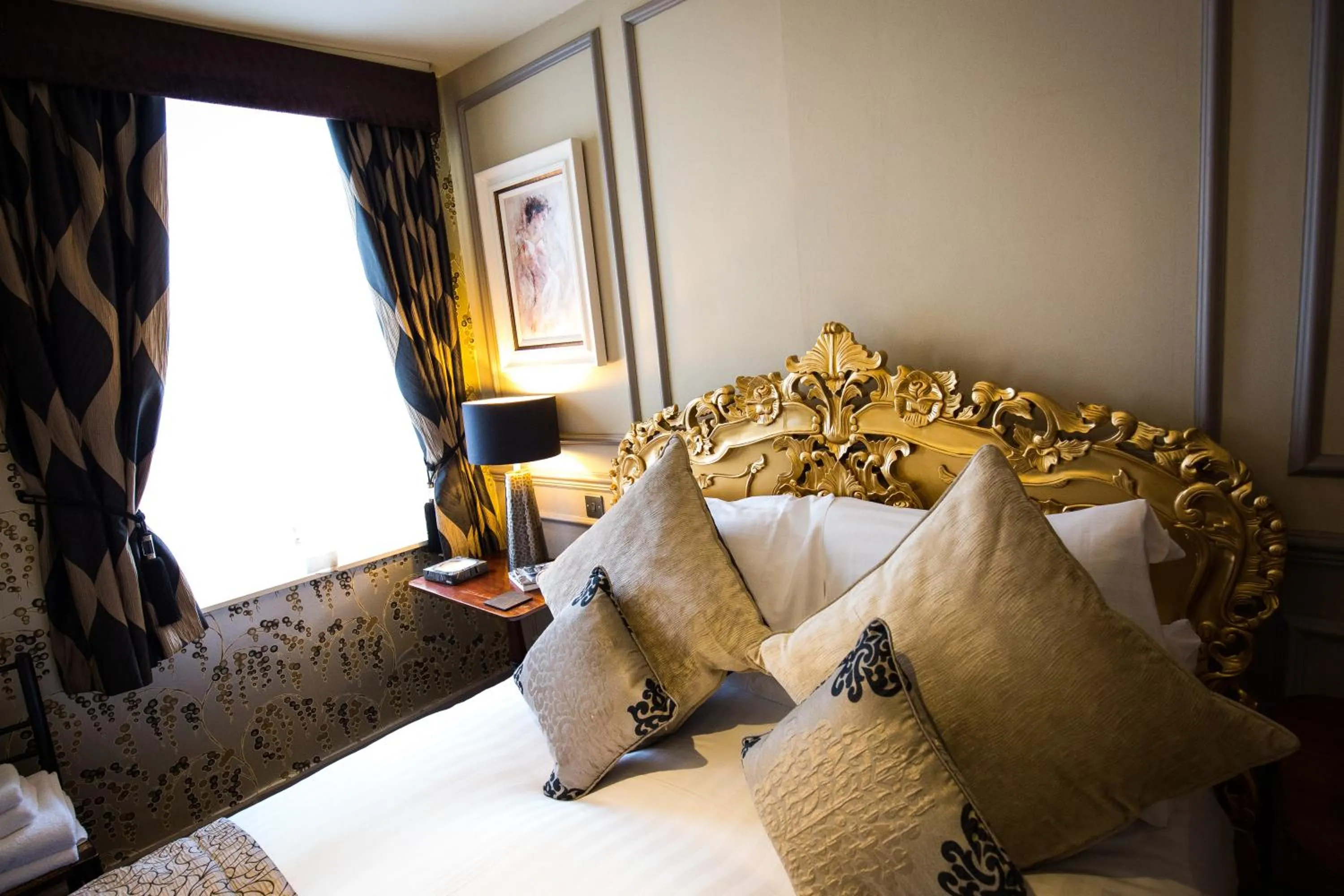 Bed in The Cardinals Hat