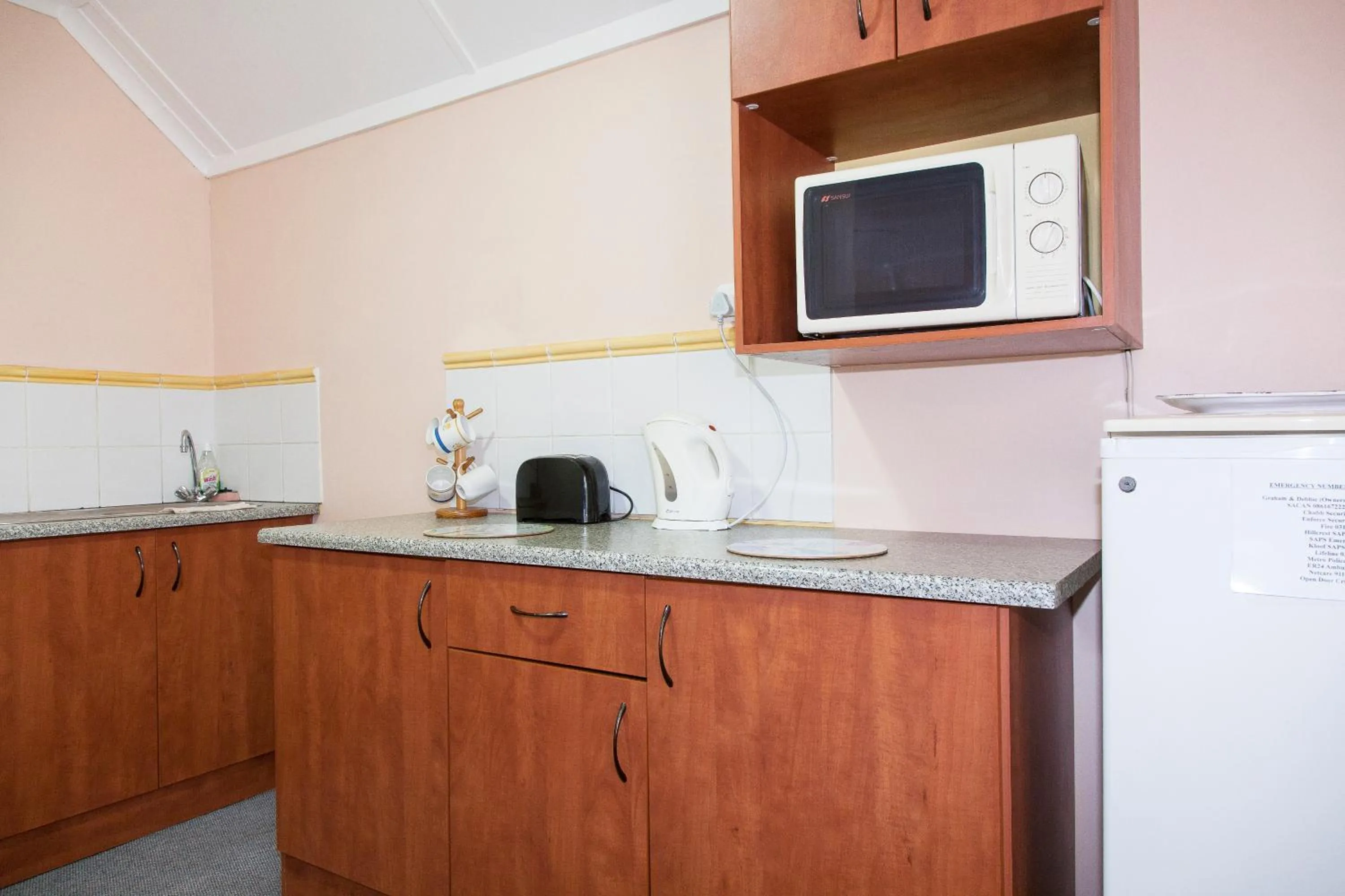 Kitchen or kitchenette in York House Guest House