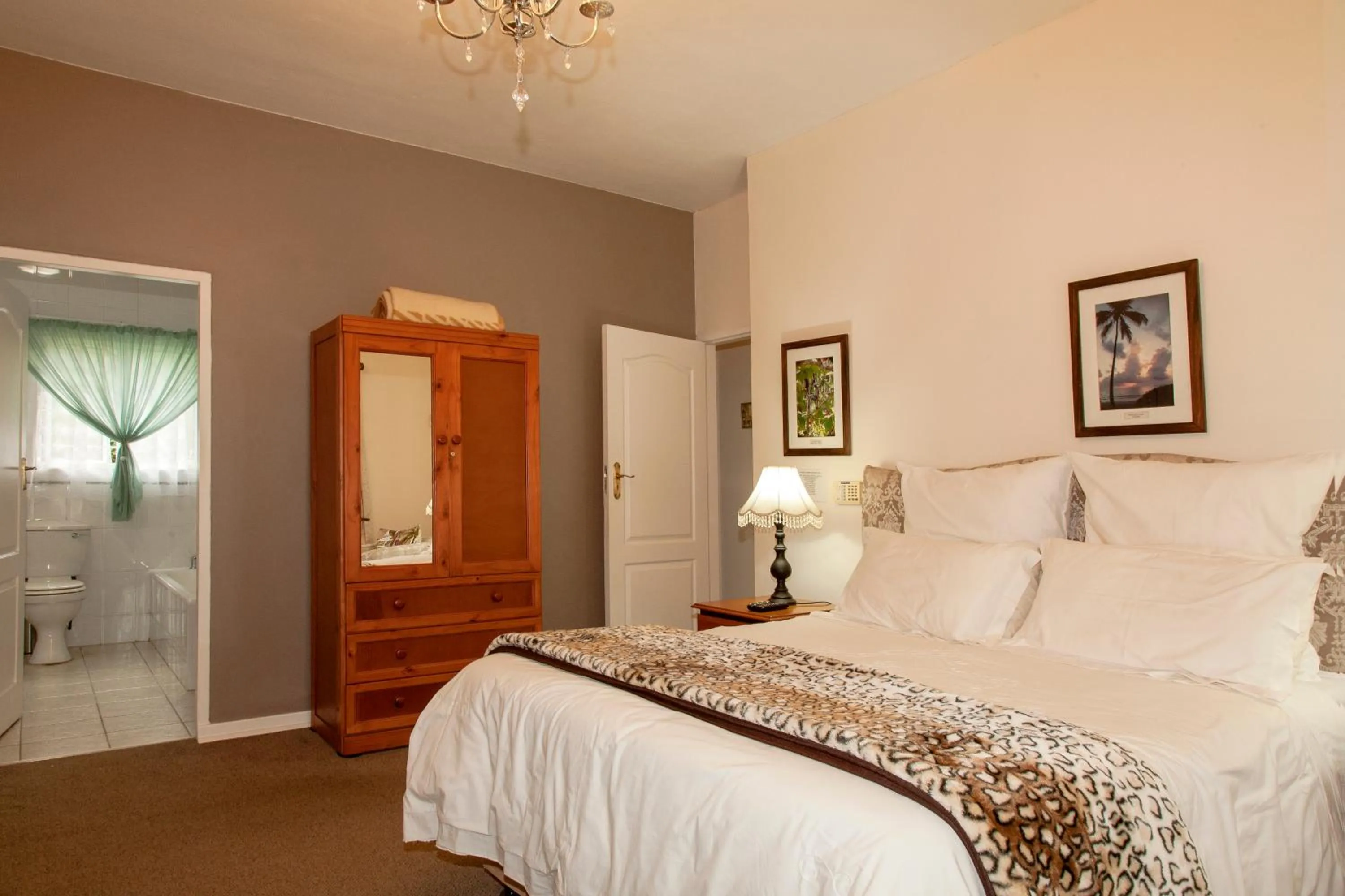 Bedroom, Bed in York House Guest House