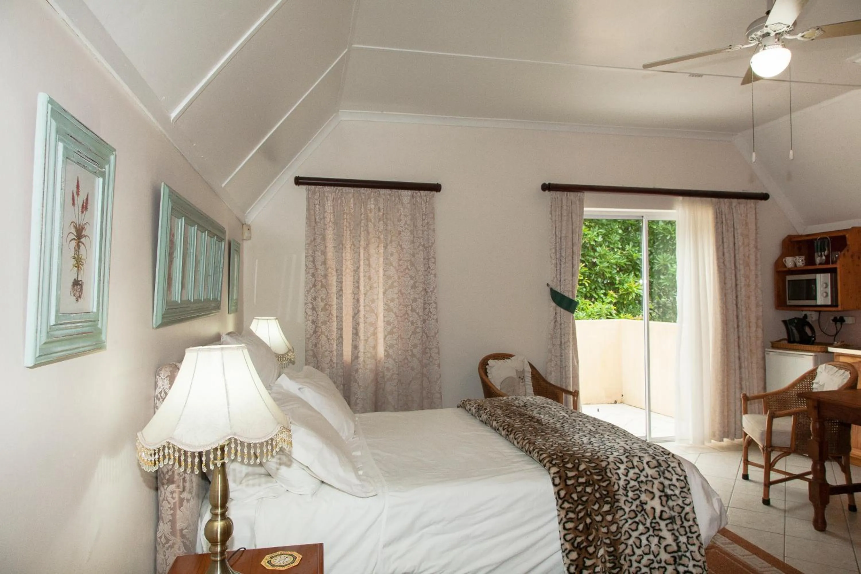 Bedroom, Bed in York House Guest House