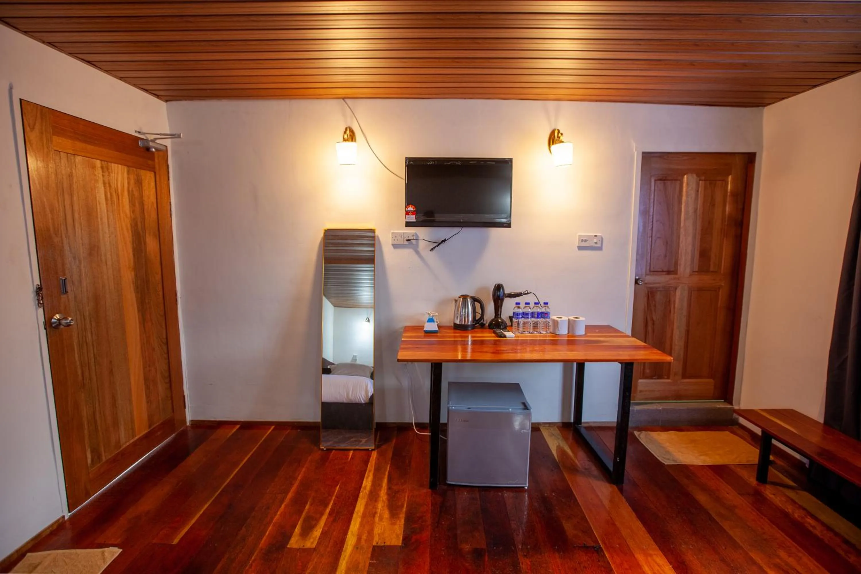 Decorative detail in Joe Fisherman Inn