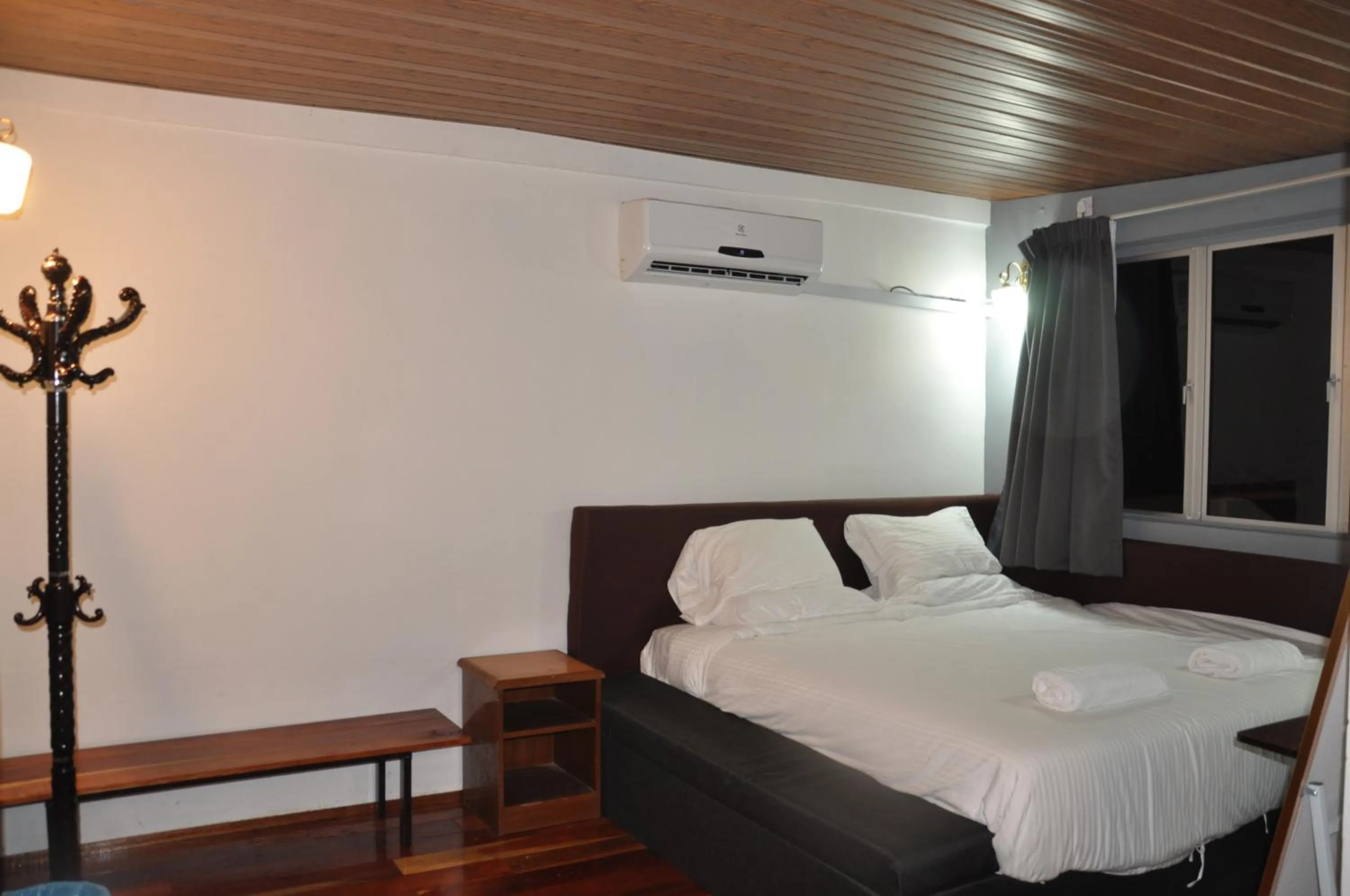 Bed in Joe Fisherman Inn