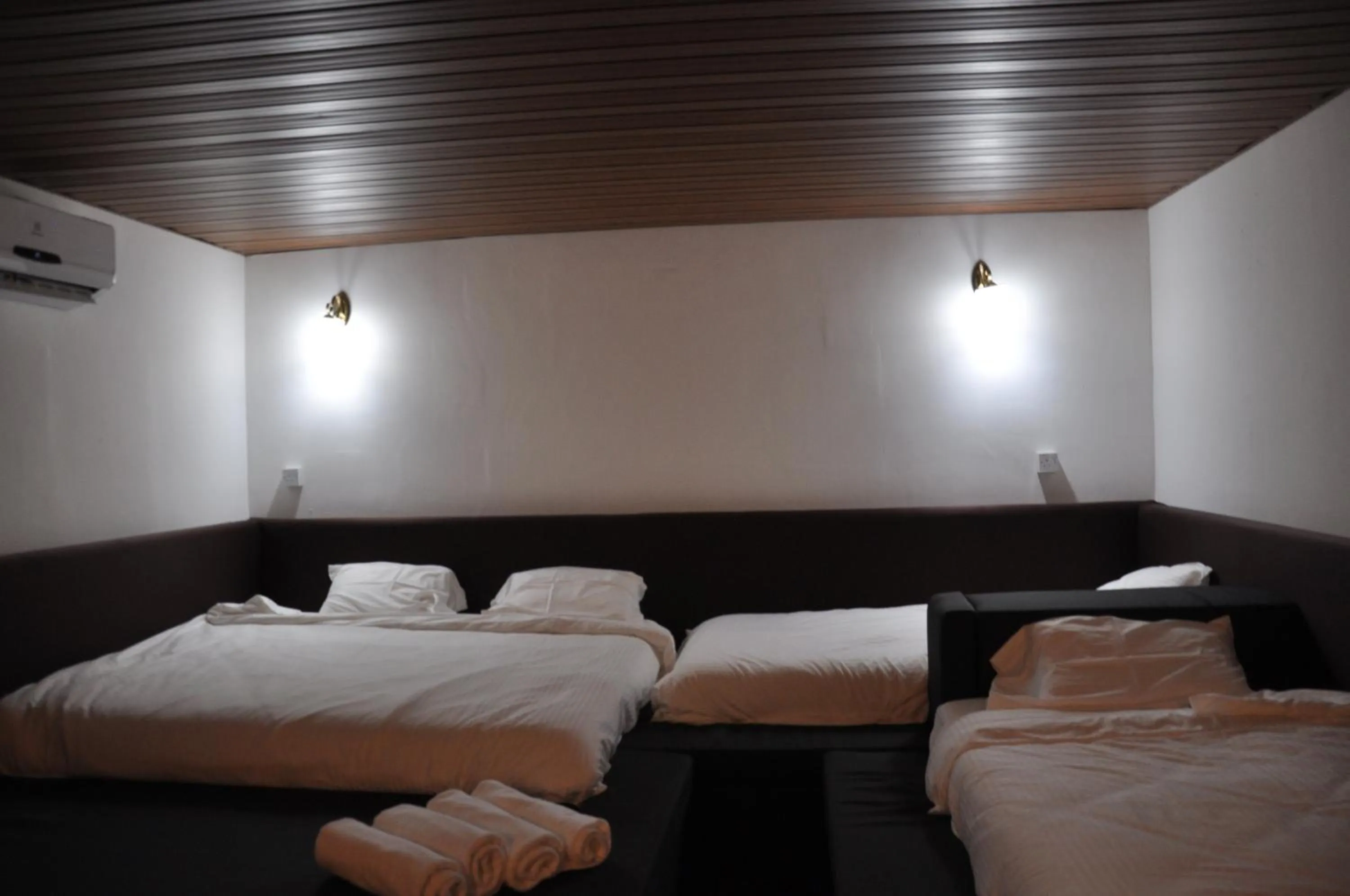 Bed in Joe Fisherman Inn