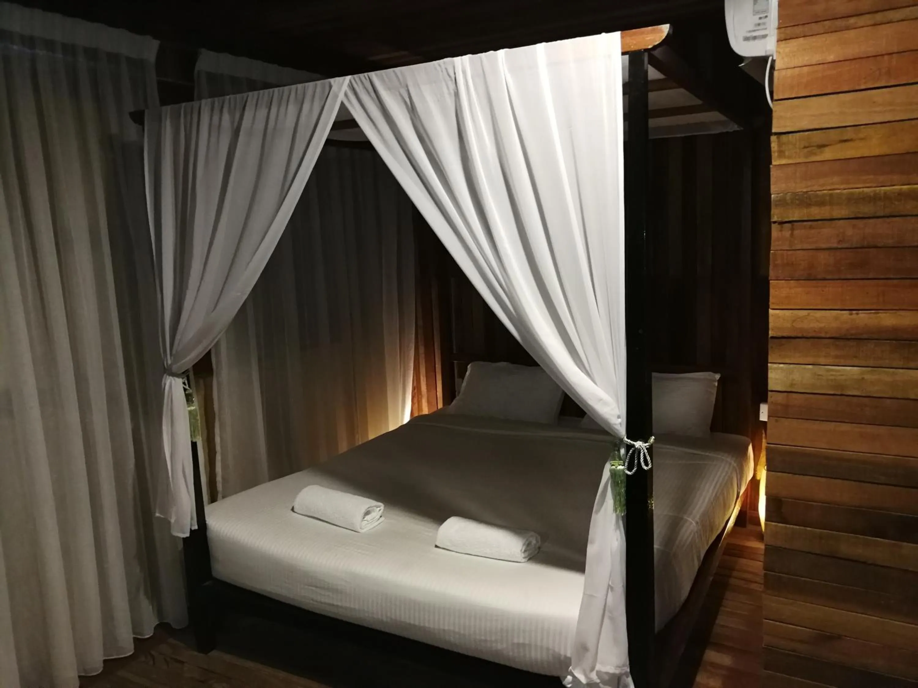 Bedroom, Bed in Joe Fisherman Inn