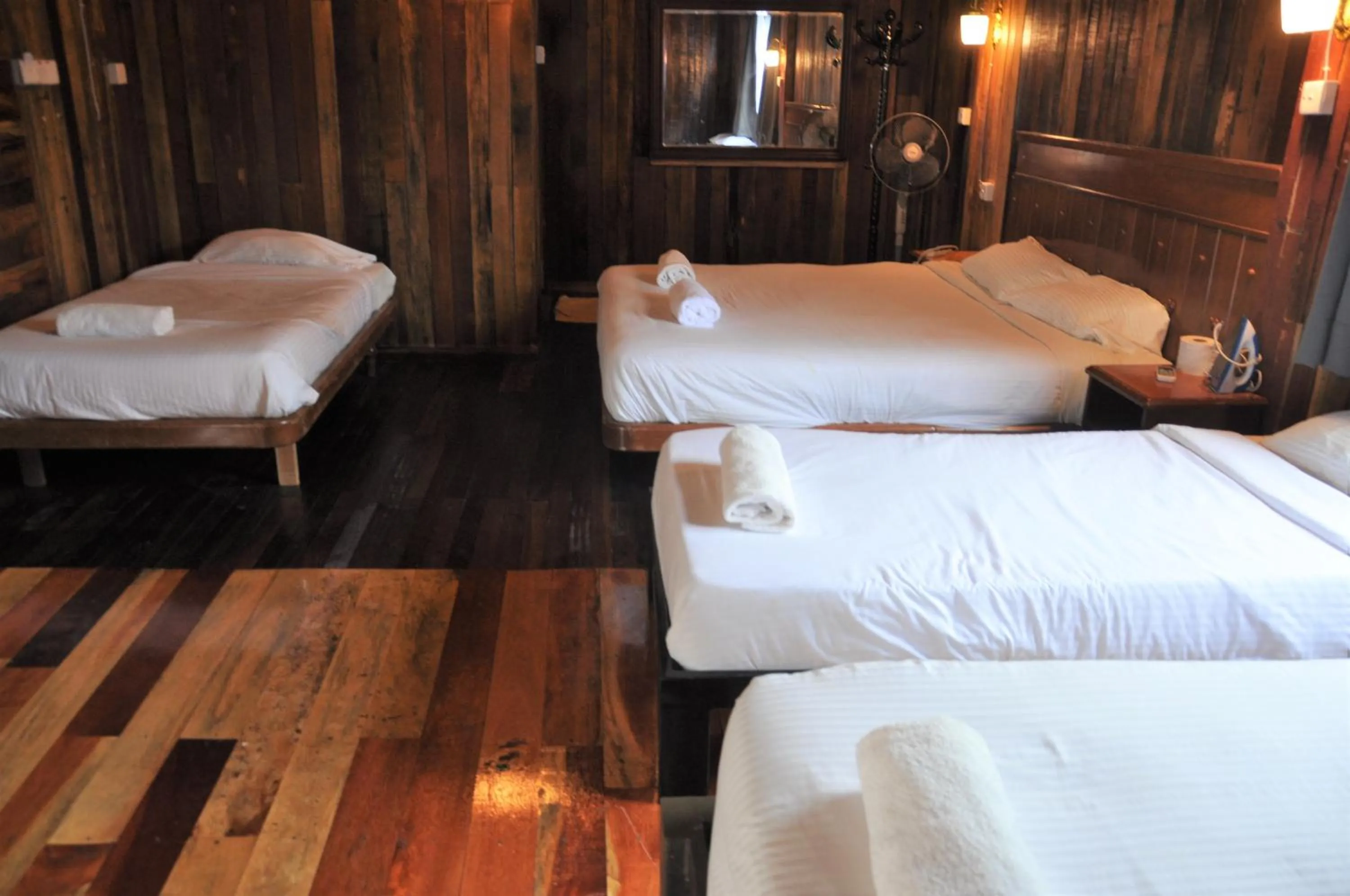 Bed in Joe Fisherman Inn